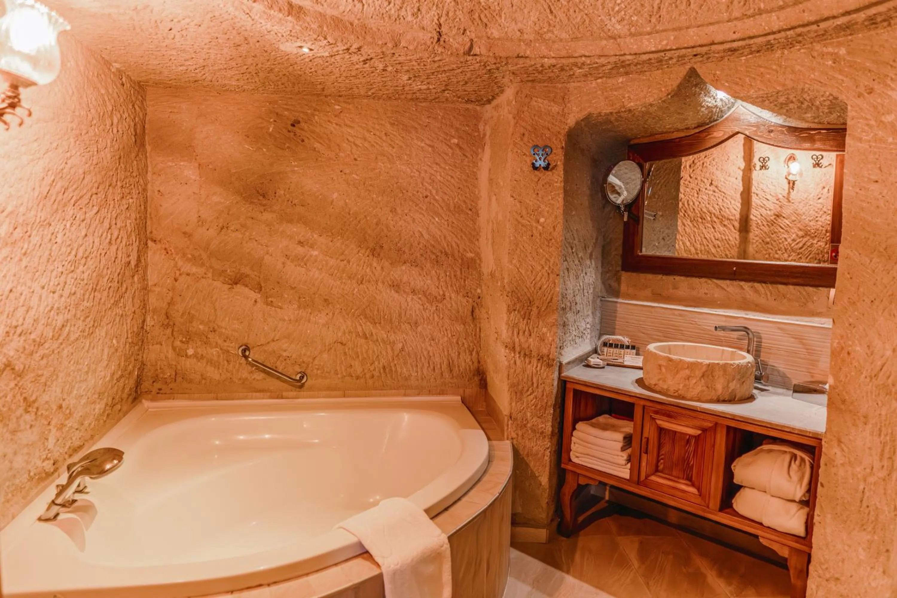 Hot Tub in Utopia Cave Cappadocia