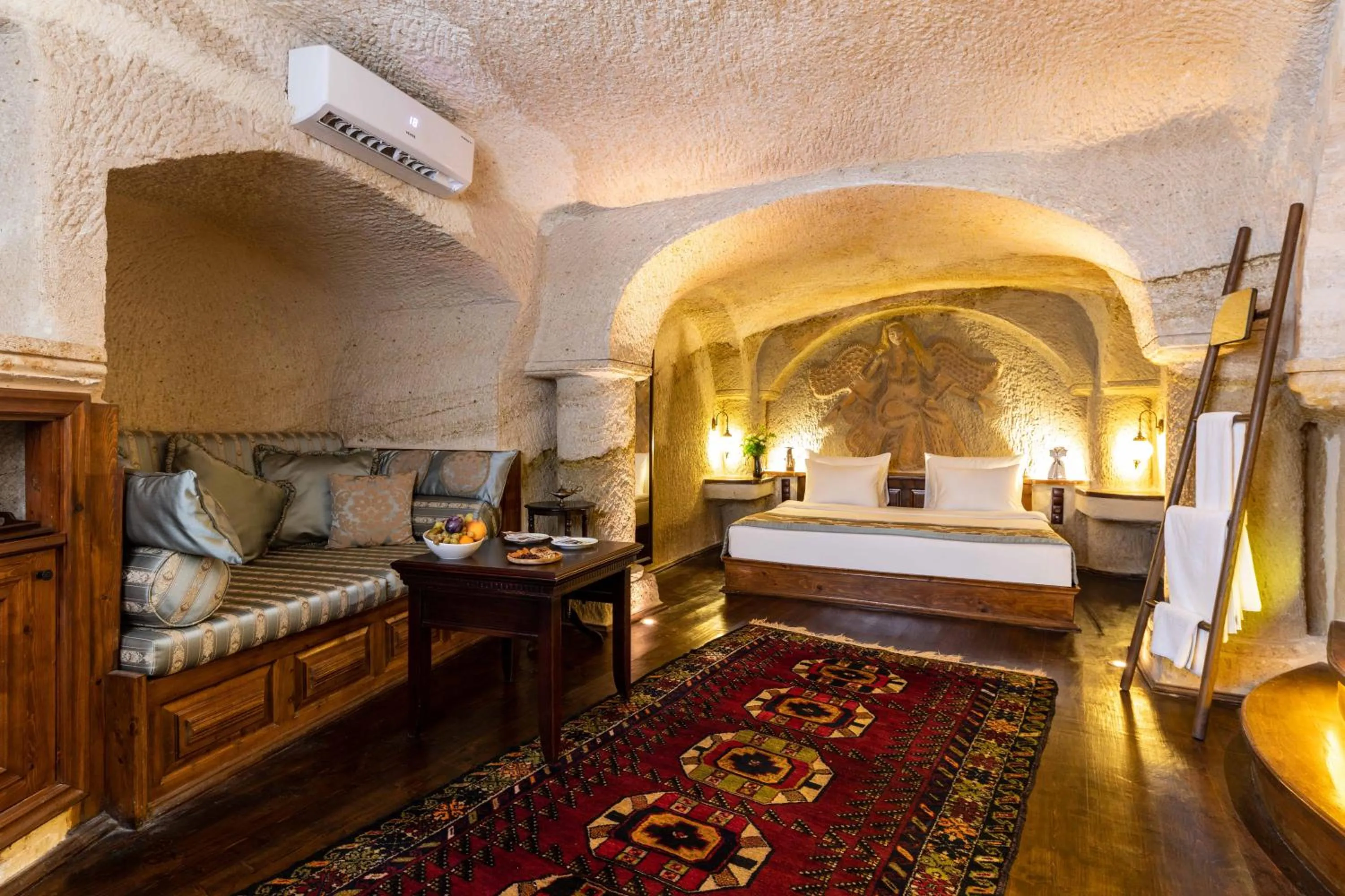 Photo of the whole room, Bed in Utopia Cave Cappadocia