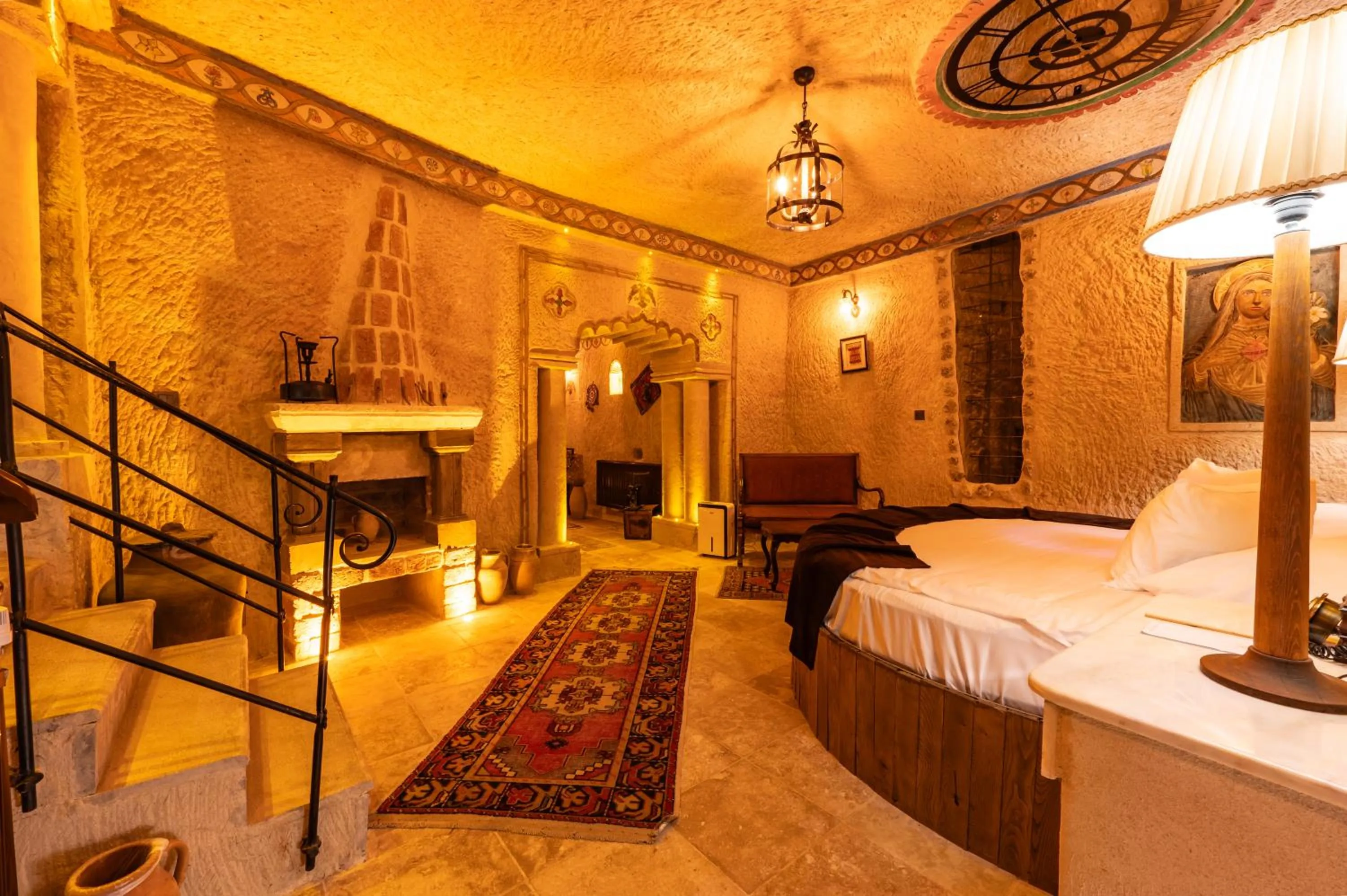 Photo of the whole room, Bed in Utopia Cave Cappadocia