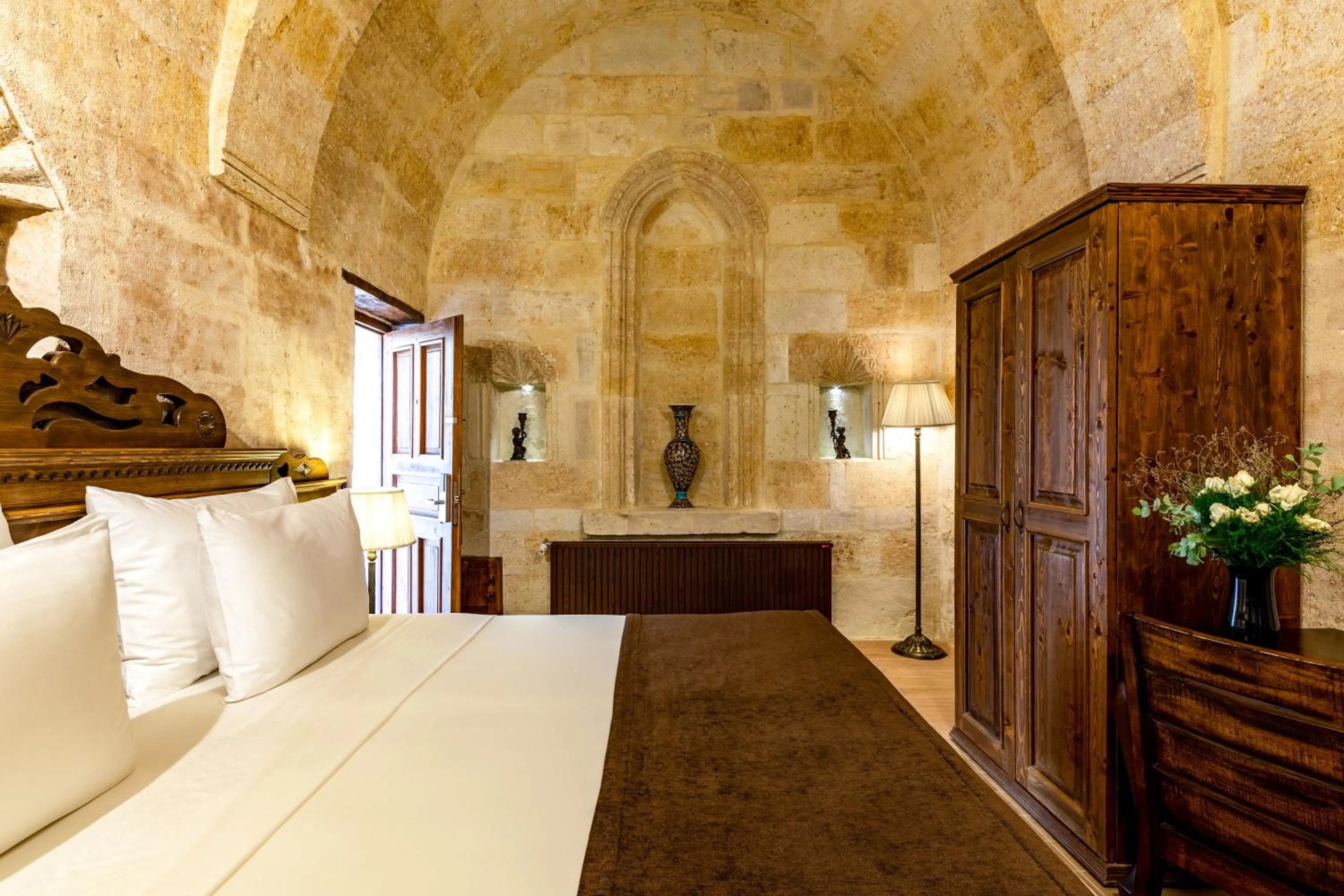 Photo of the whole room, Bed in Utopia Cave Cappadocia