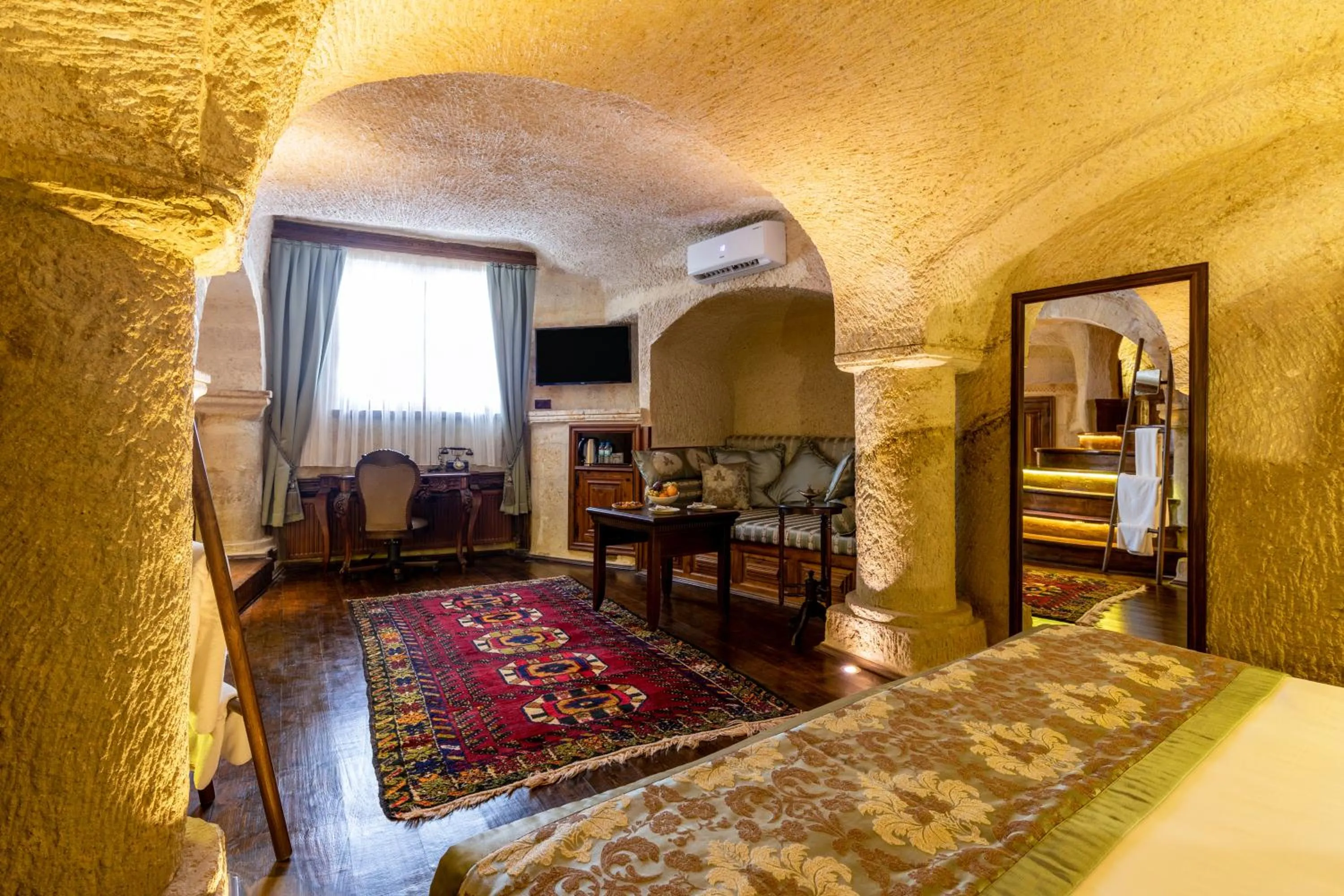 Bedroom, Bed in Utopia Cave Cappadocia