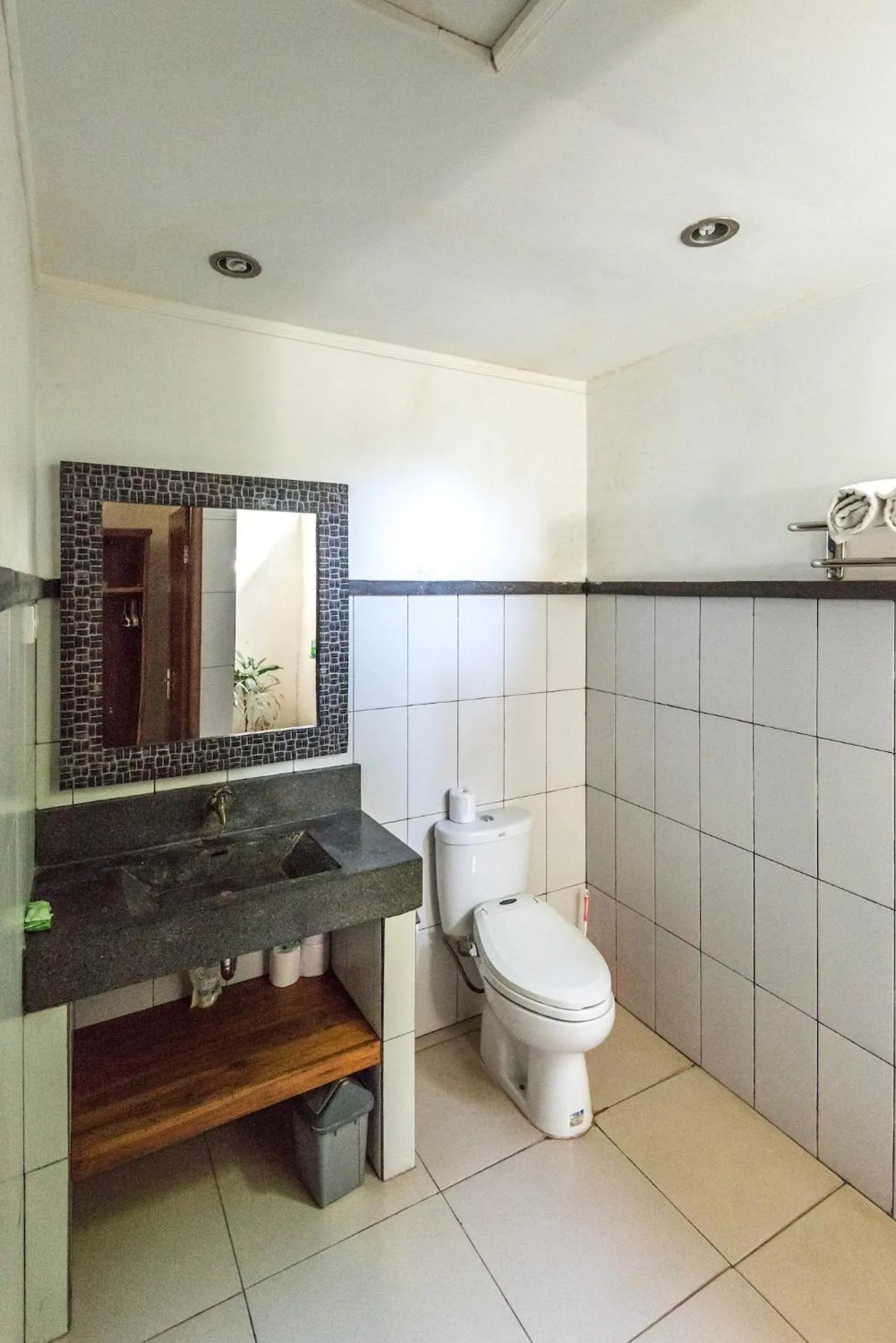 Bathroom in Arjuna Homestay