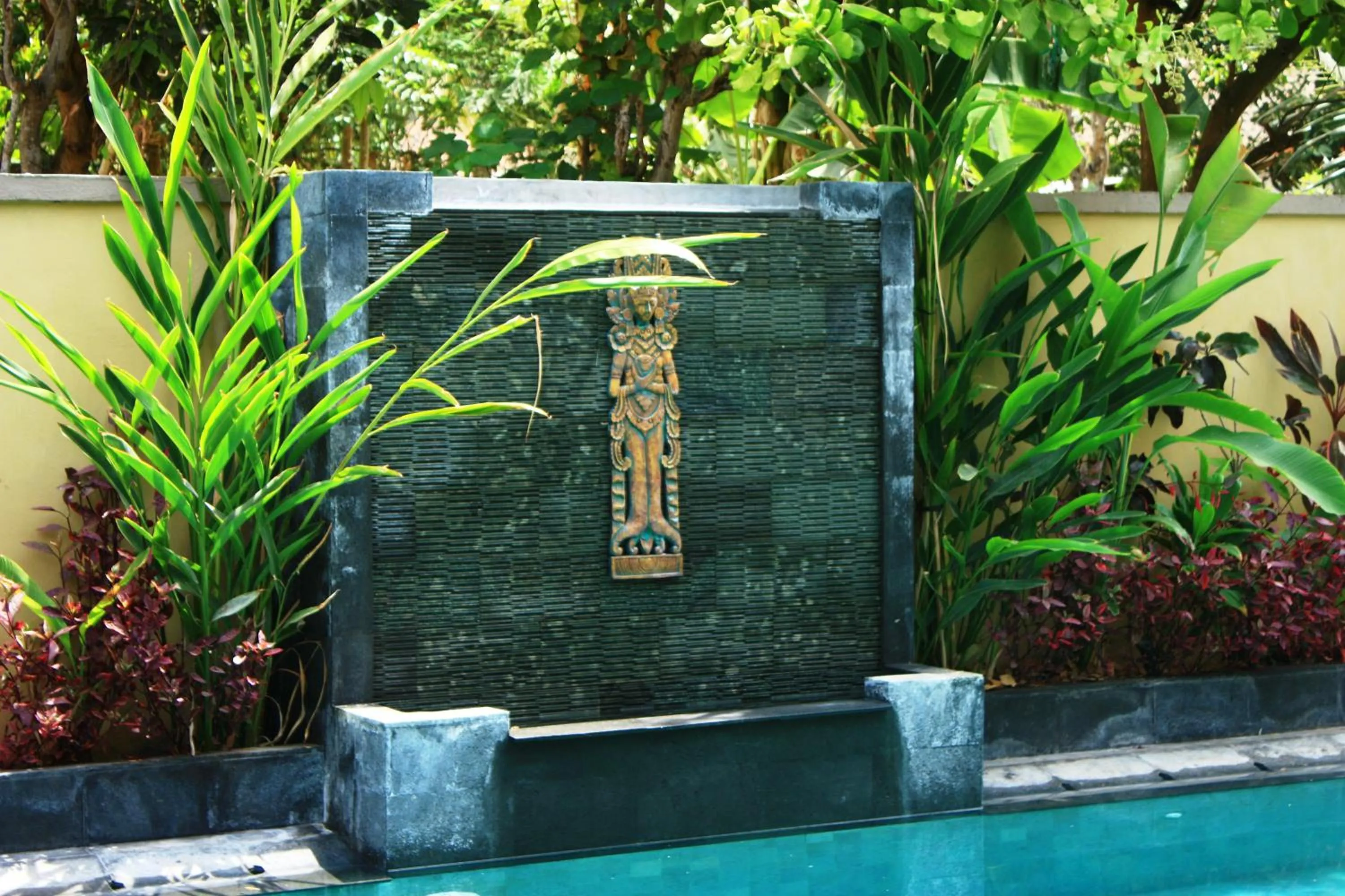 Swimming pool in Arjuna Homestay