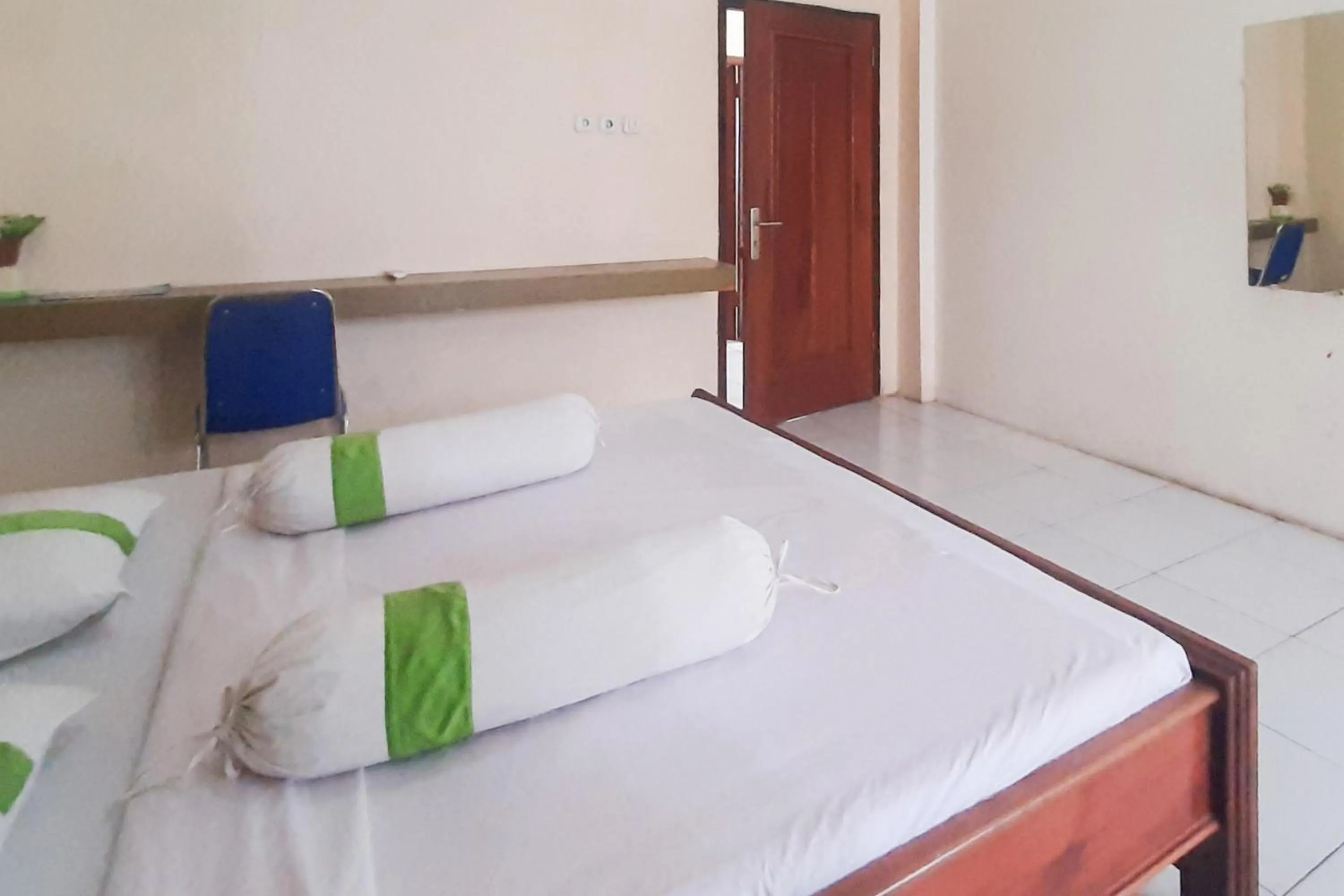 Bed in RedDoorz Syariah At Penginapan Sederhana Palembang