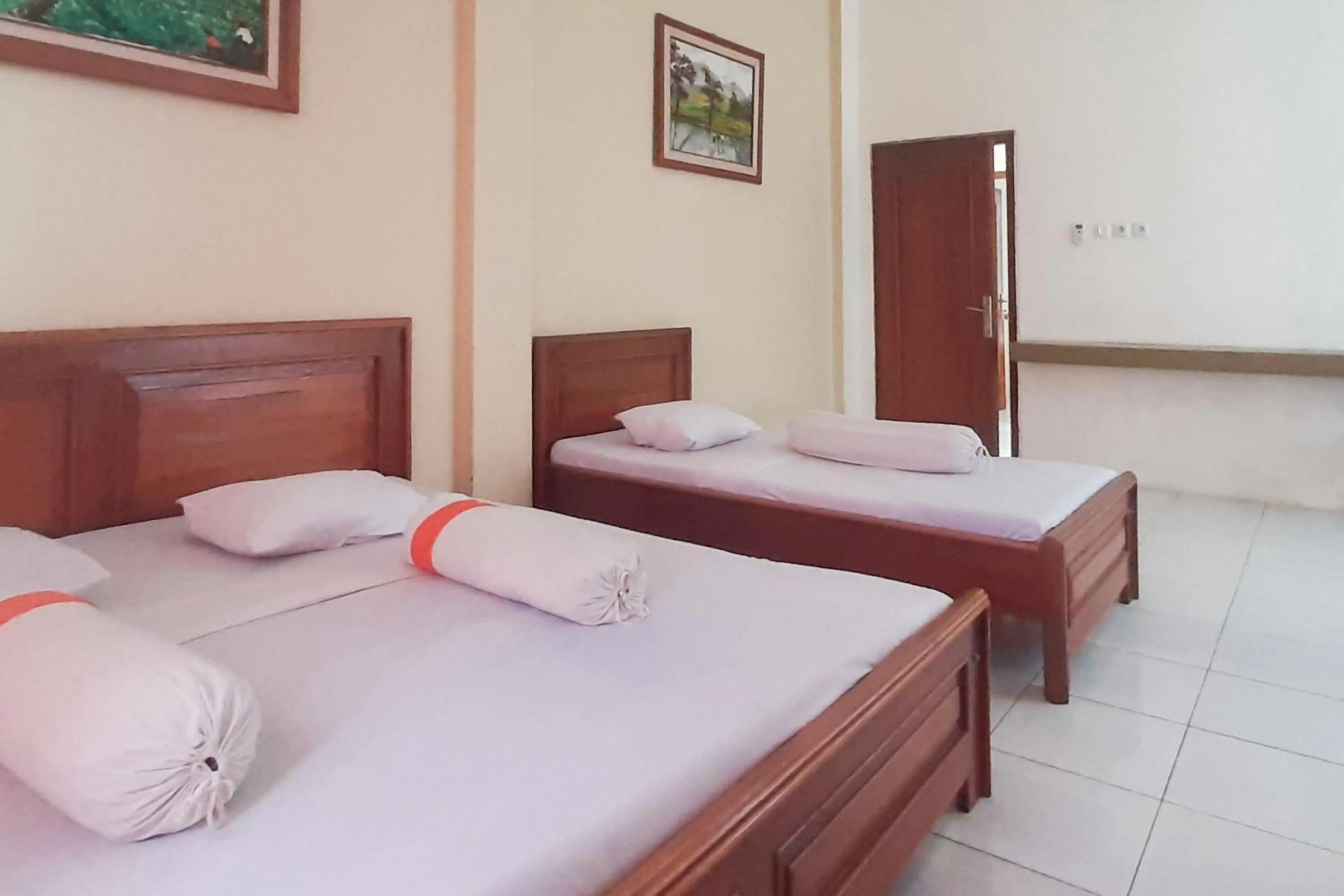 Bed in RedDoorz Syariah At Penginapan Sederhana Palembang