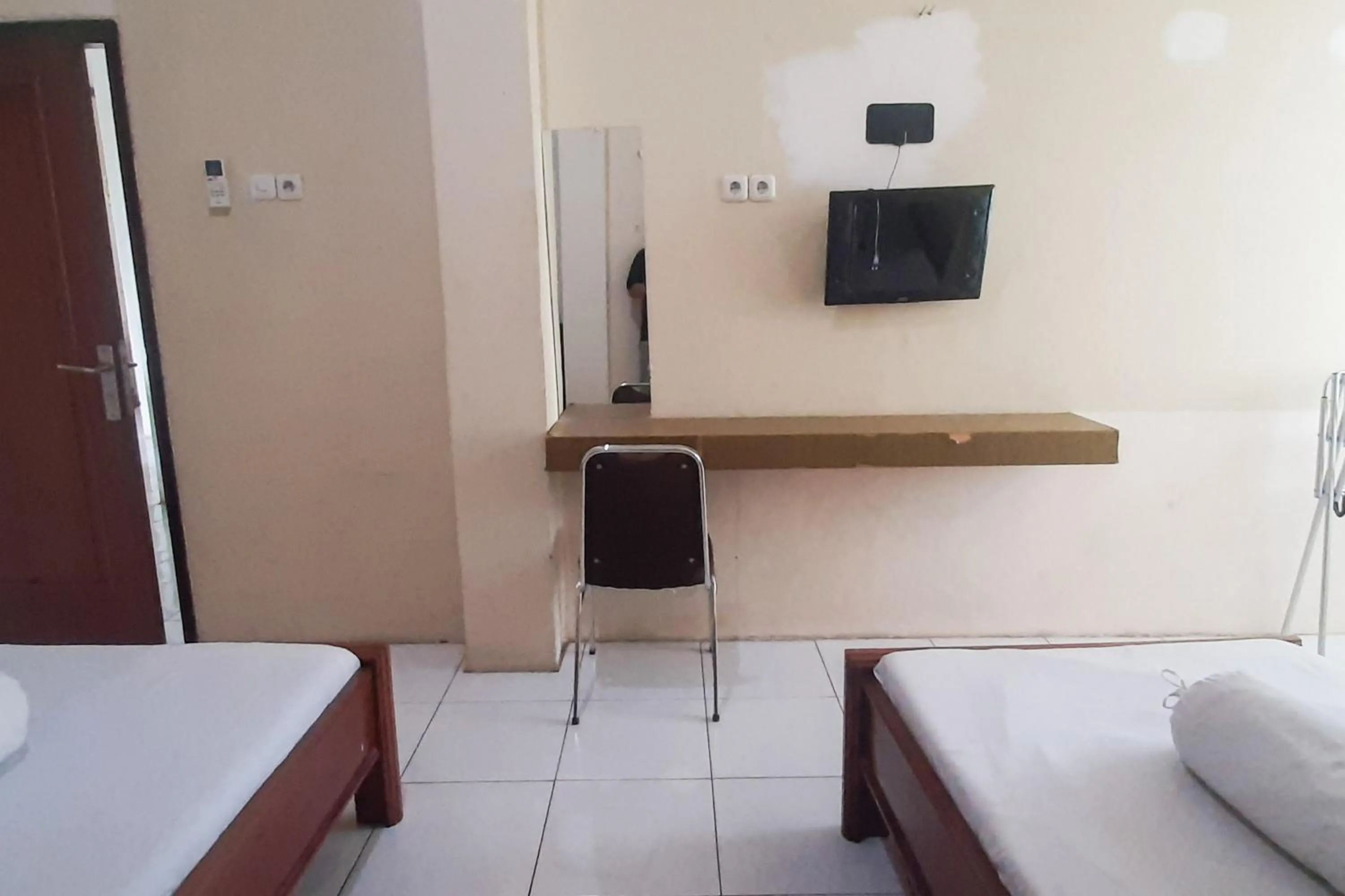 Bed in RedDoorz Syariah At Penginapan Sederhana Palembang