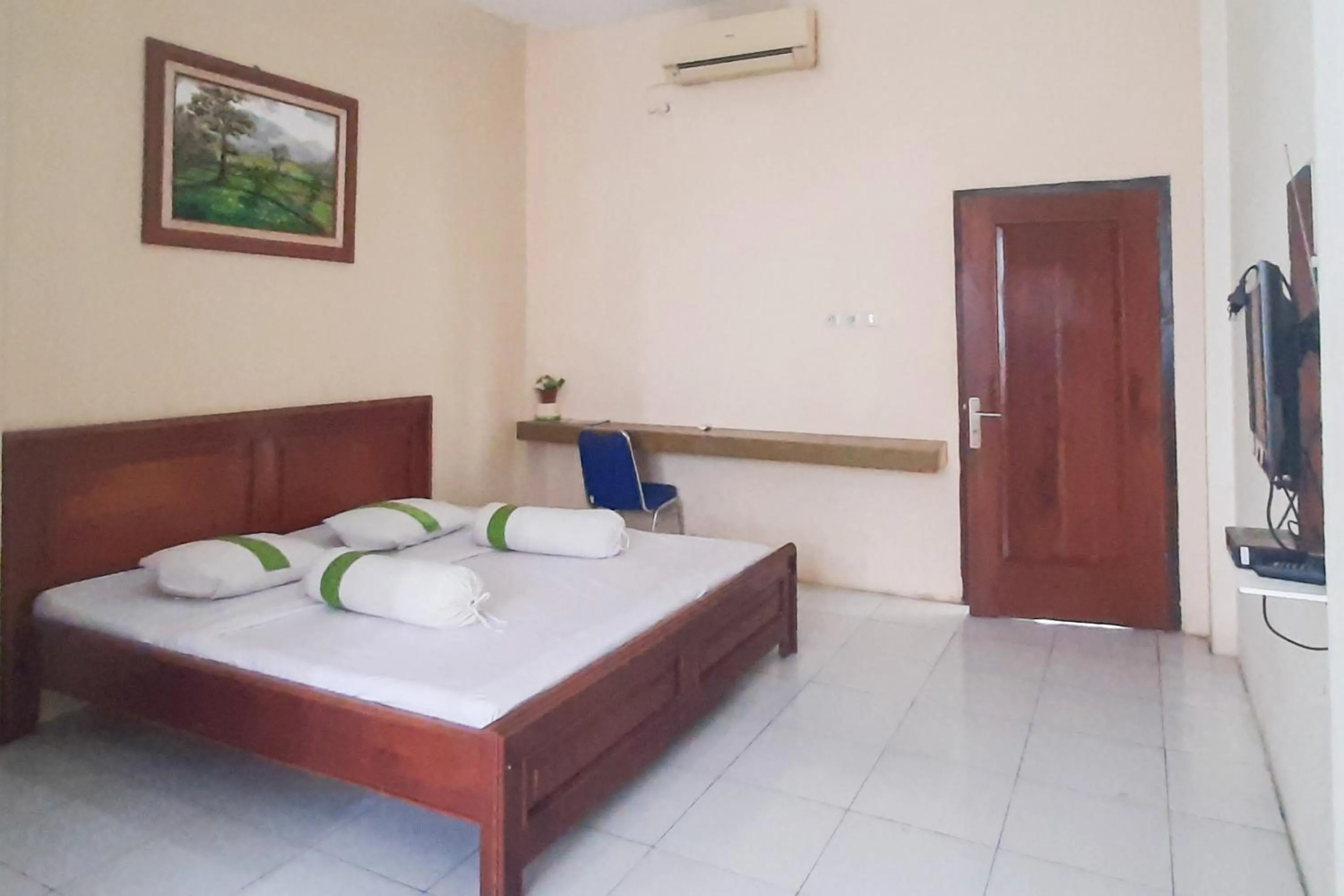 Bed in RedDoorz Syariah At Penginapan Sederhana Palembang