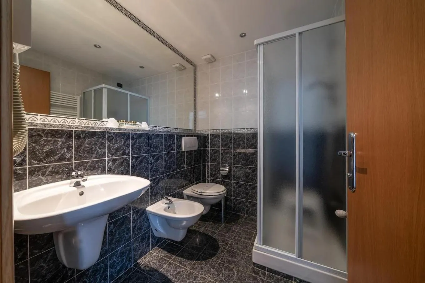 Shower in HOTEL CAVALIERI