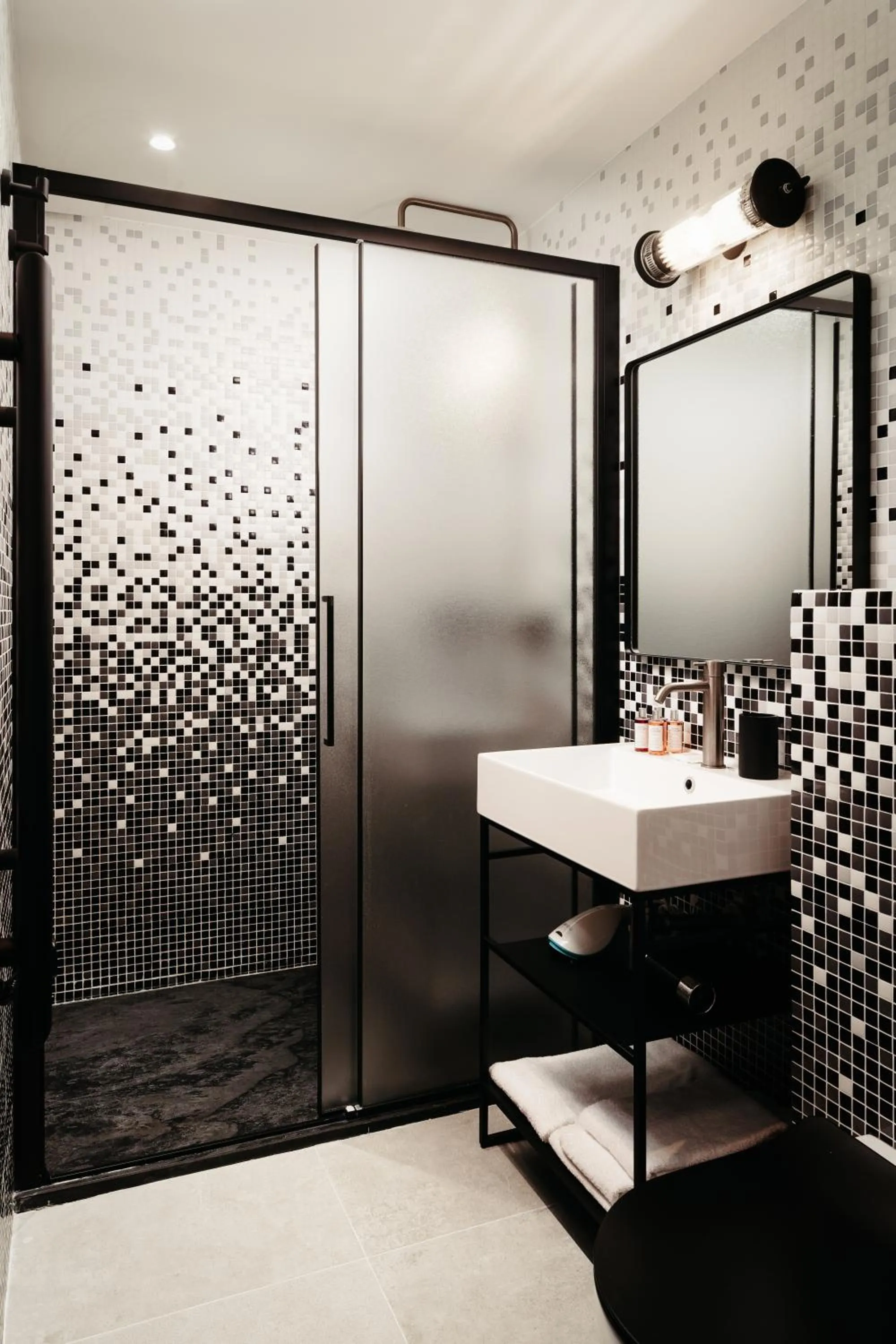 Bathroom in My Maison In Paris - Champ de Mars