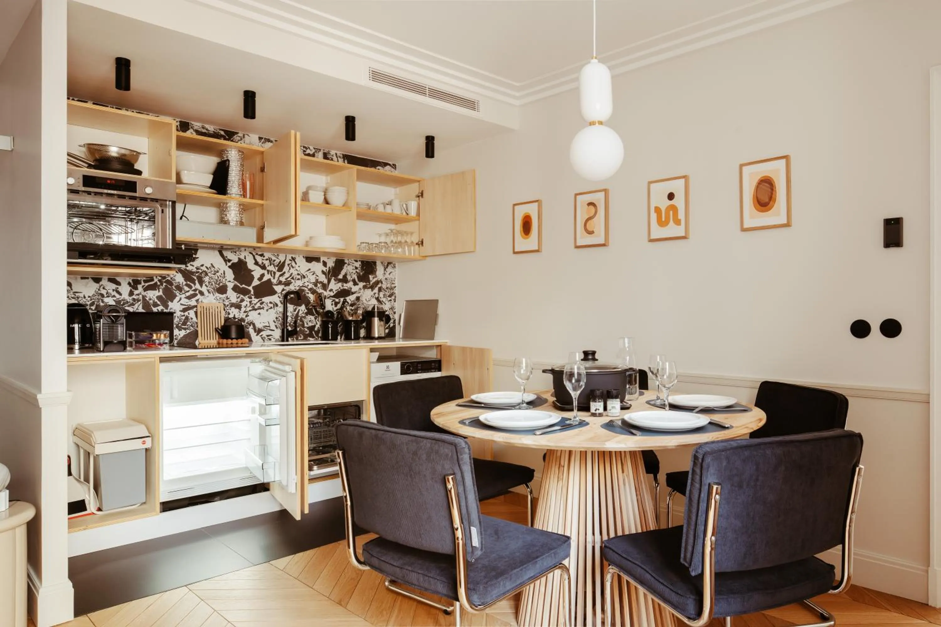 Dining area in My Maison In Paris - Champ de Mars