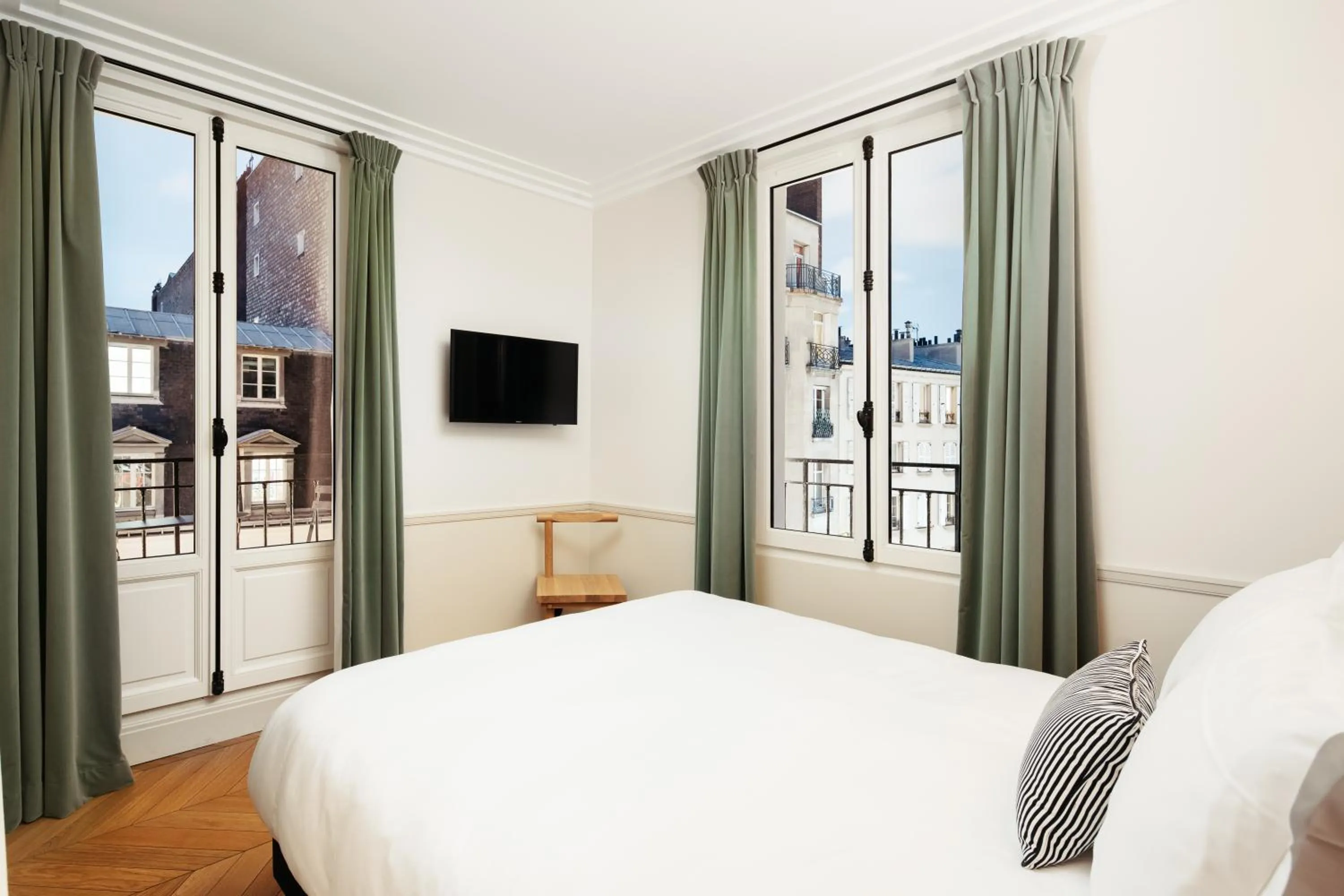 Bed in My Maison In Paris - Champ de Mars