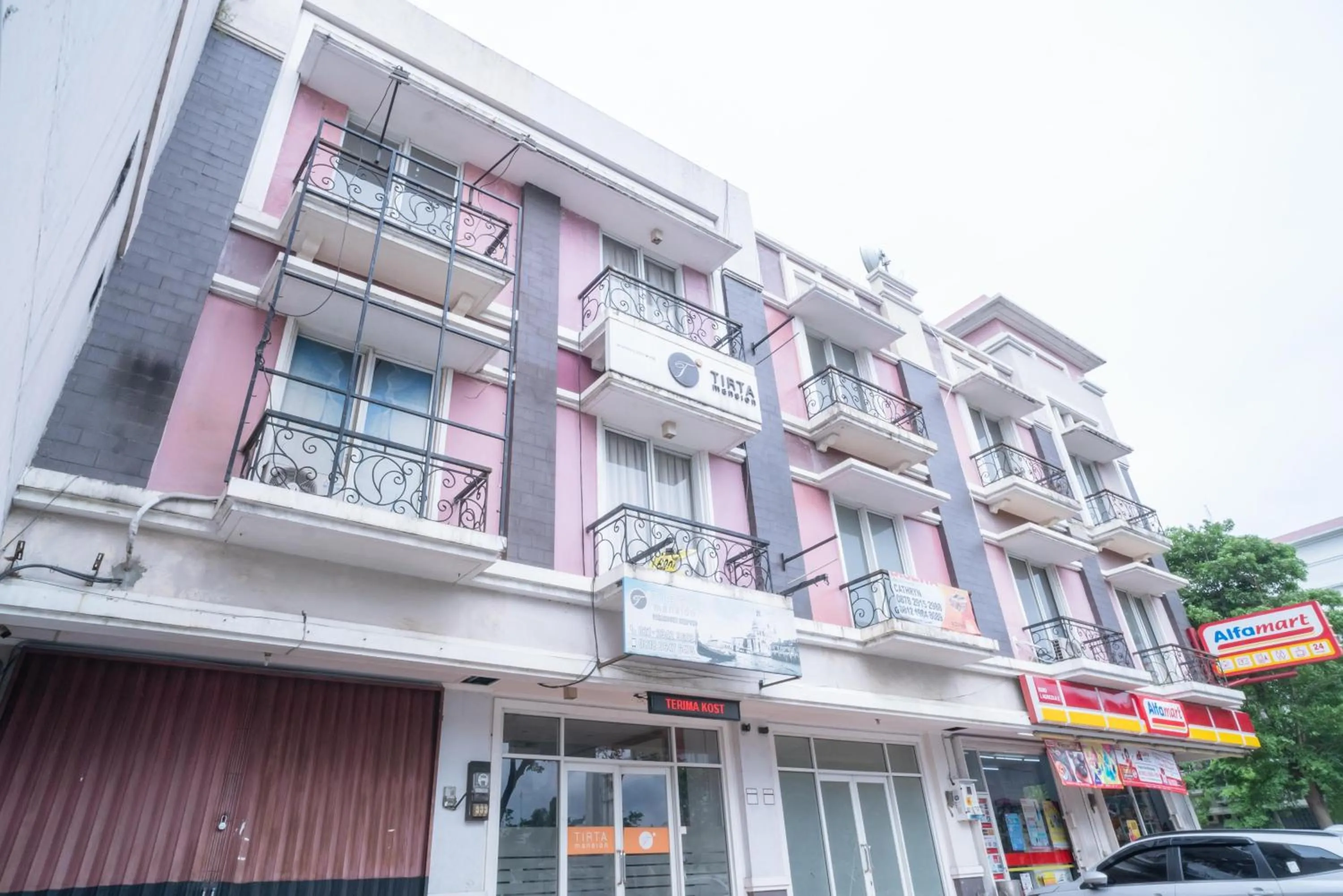 Property building in RedDoorz at Tirta Mansion Paramount Gading