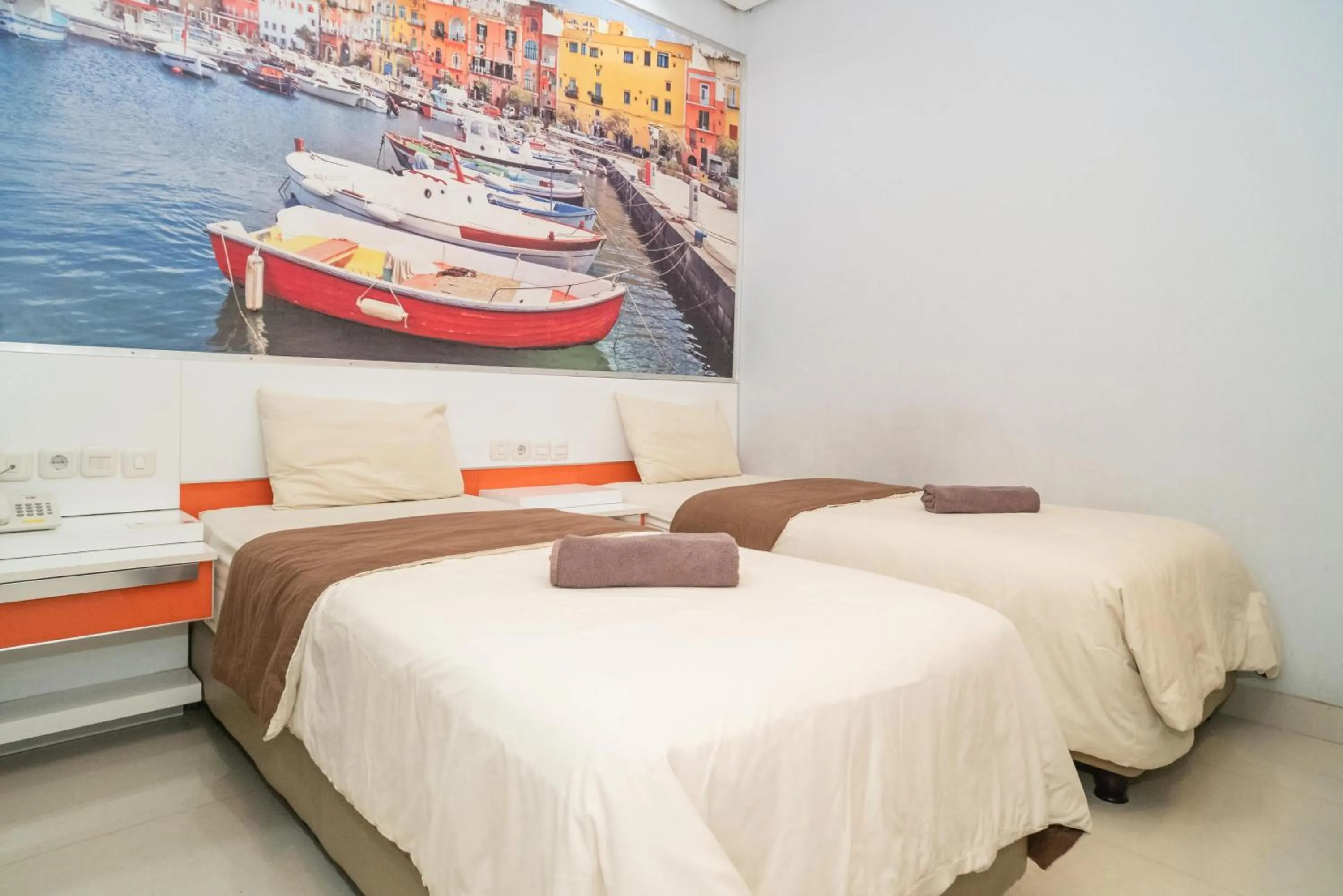 Bed in RedDoorz at Tirta Mansion Paramount Gading