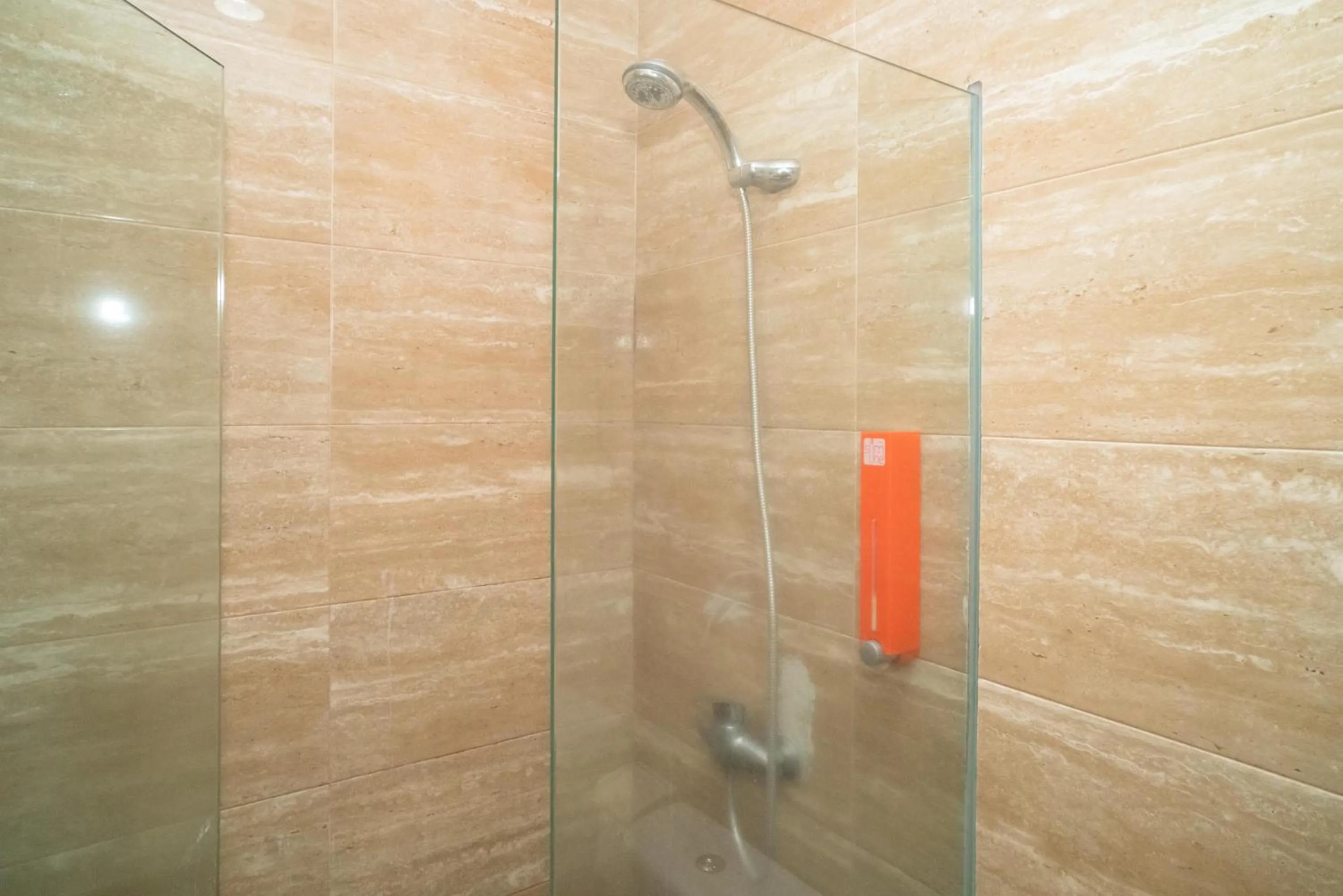 Bathroom in RedDoorz at Tirta Mansion Paramount Gading