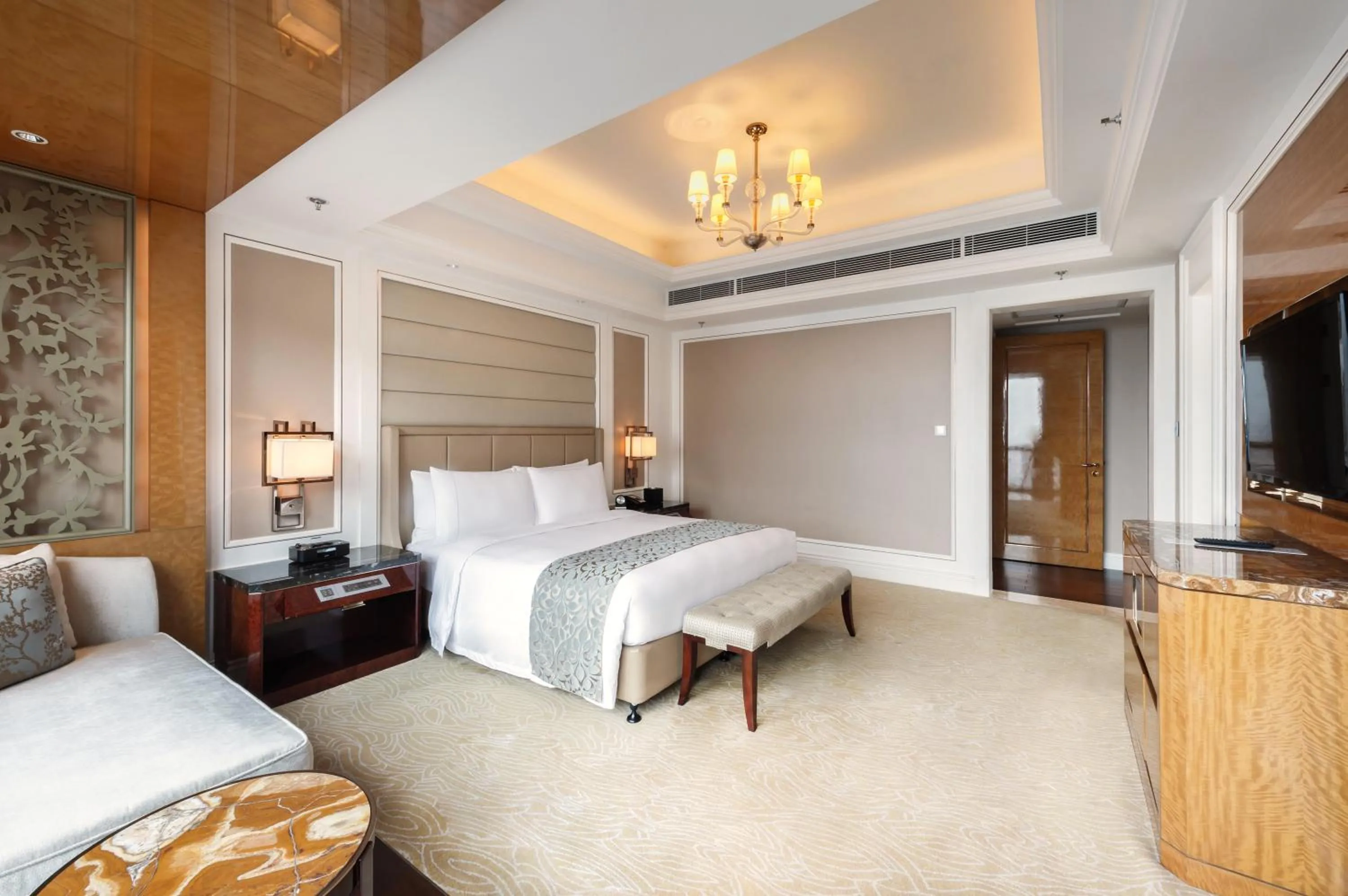 Bed in The Ritz-Carlton, Chengdu