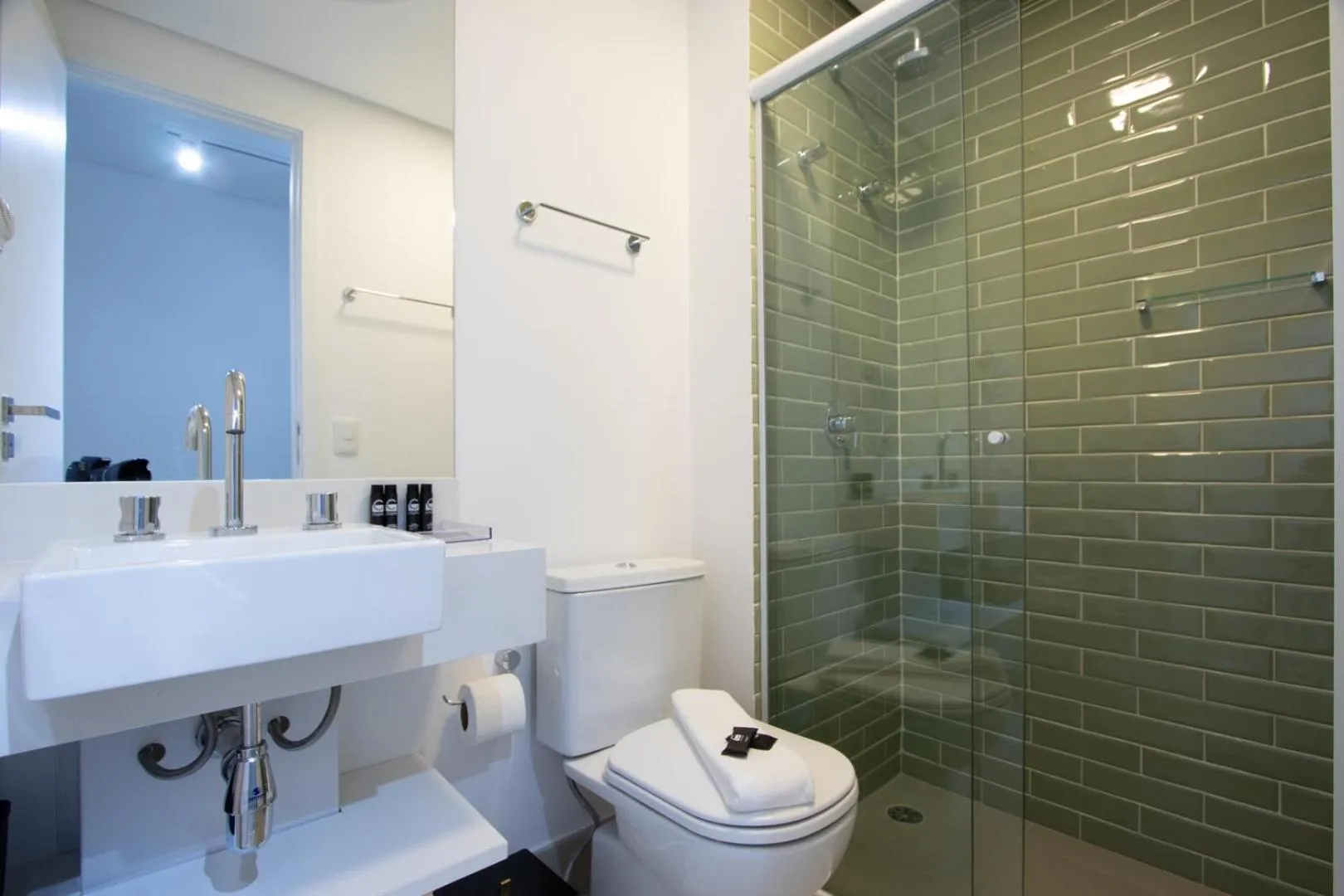 Shower in Charlie Vila Nova Conceição Jacques Félix