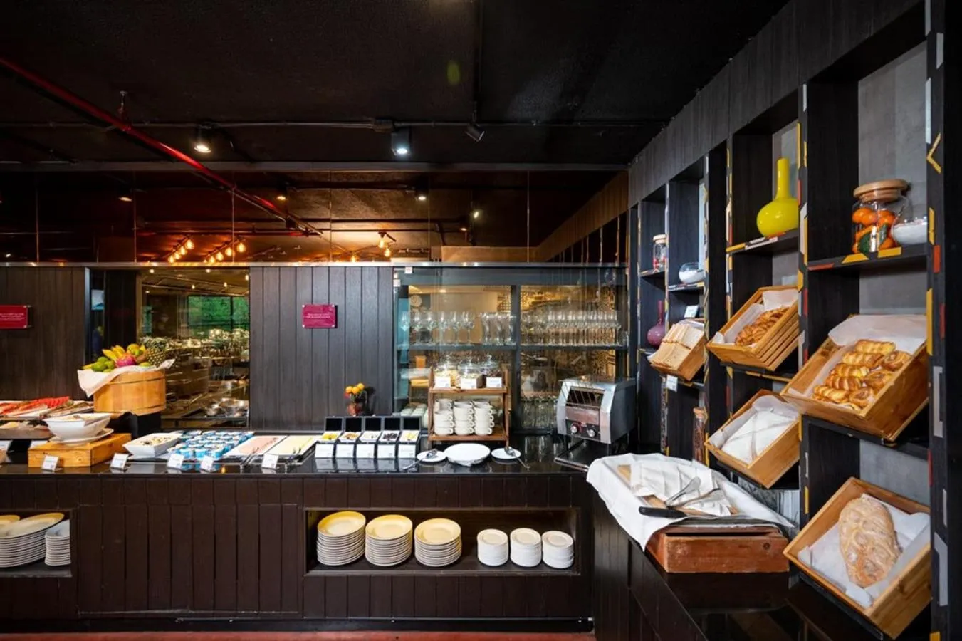 Restaurant/places to eat in Maitria Mode Sukhumvit 15 Bangkok - A Chatrium Collection