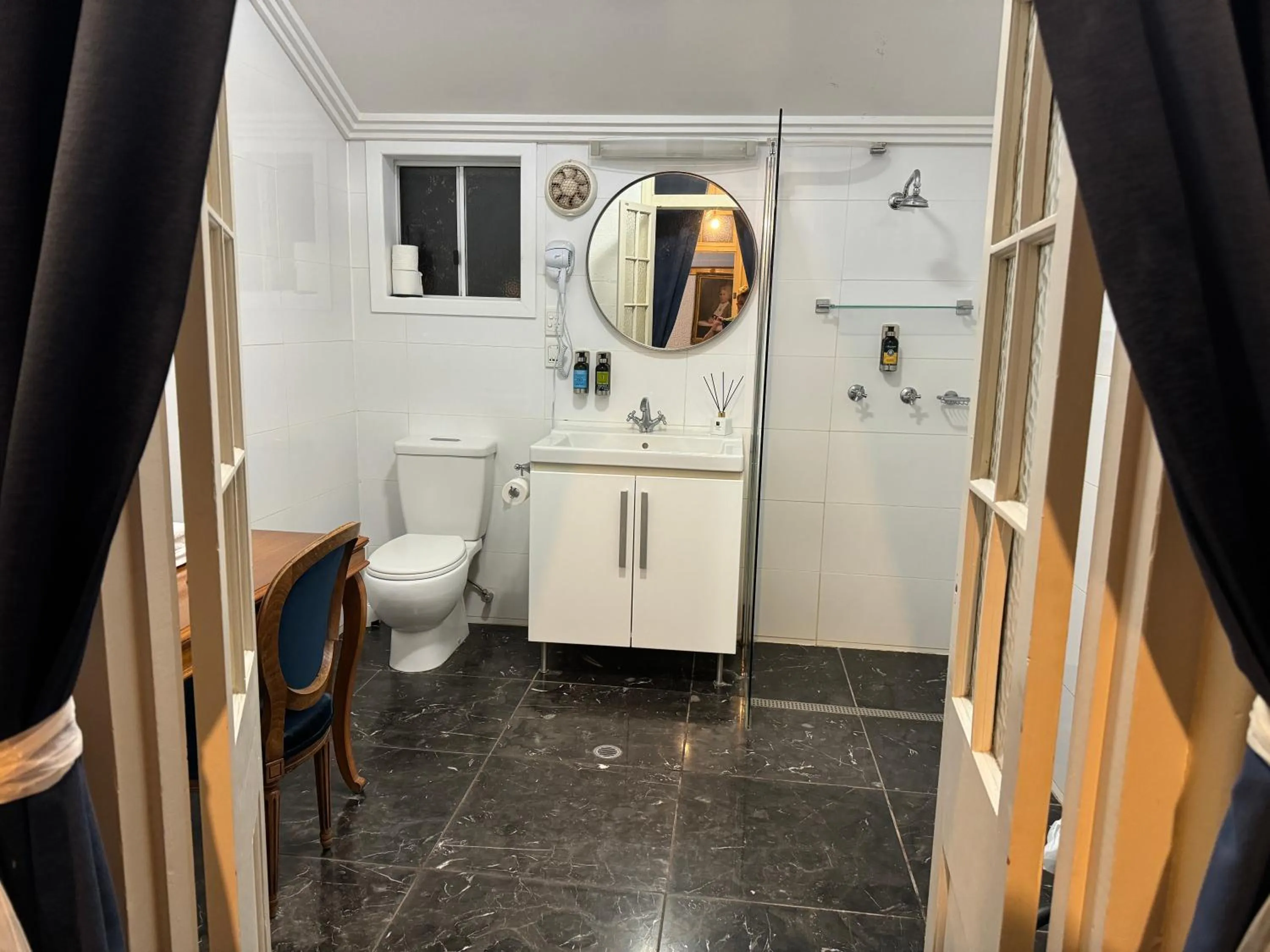 Shower in Club Boutique Hotel Cunnamulla