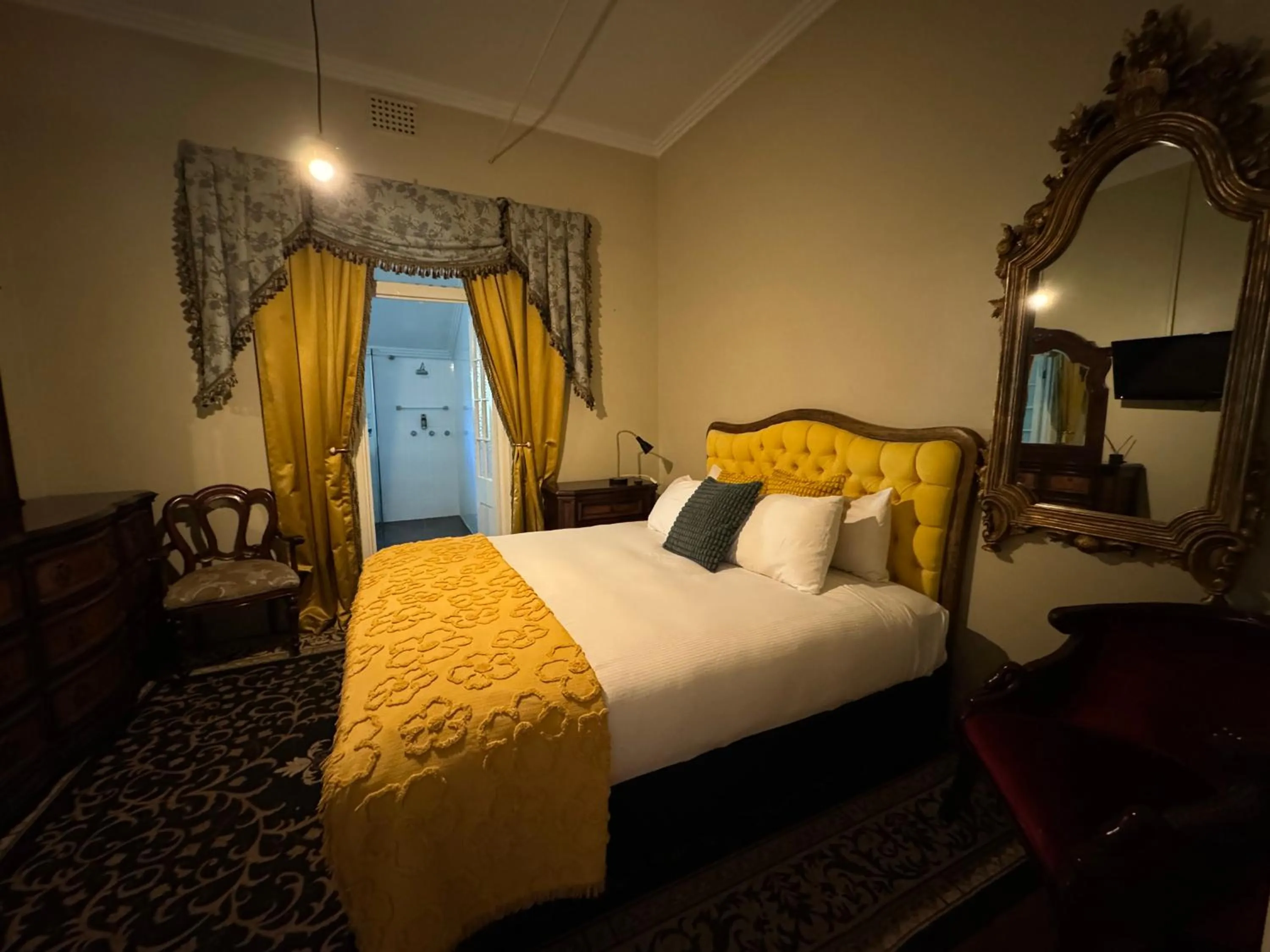 Restaurant/places to eat, Bed in Club Boutique Hotel Cunnamulla