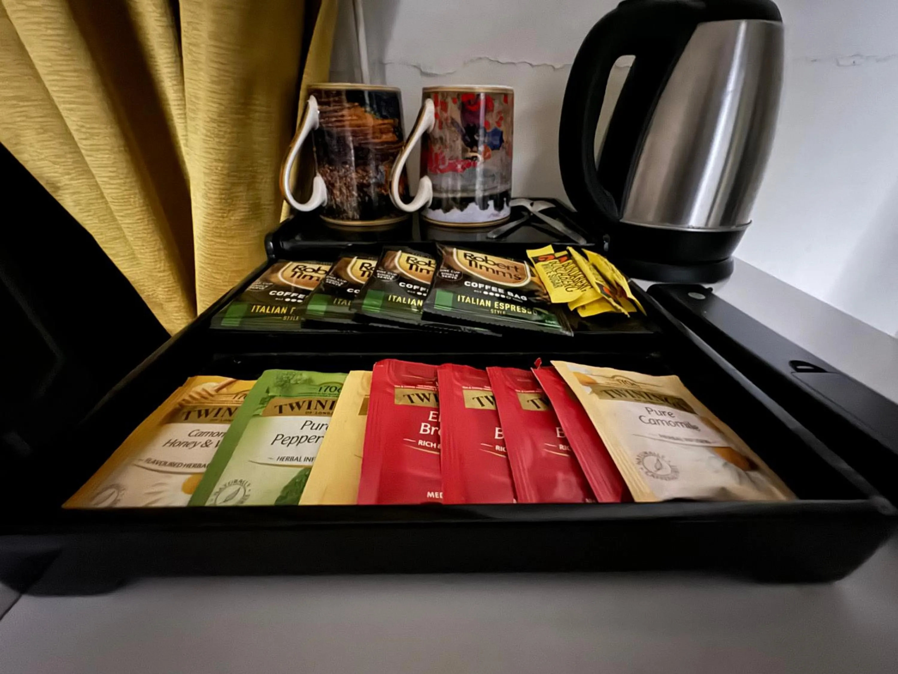 Coffee/tea facilities in Club Boutique Hotel Cunnamulla