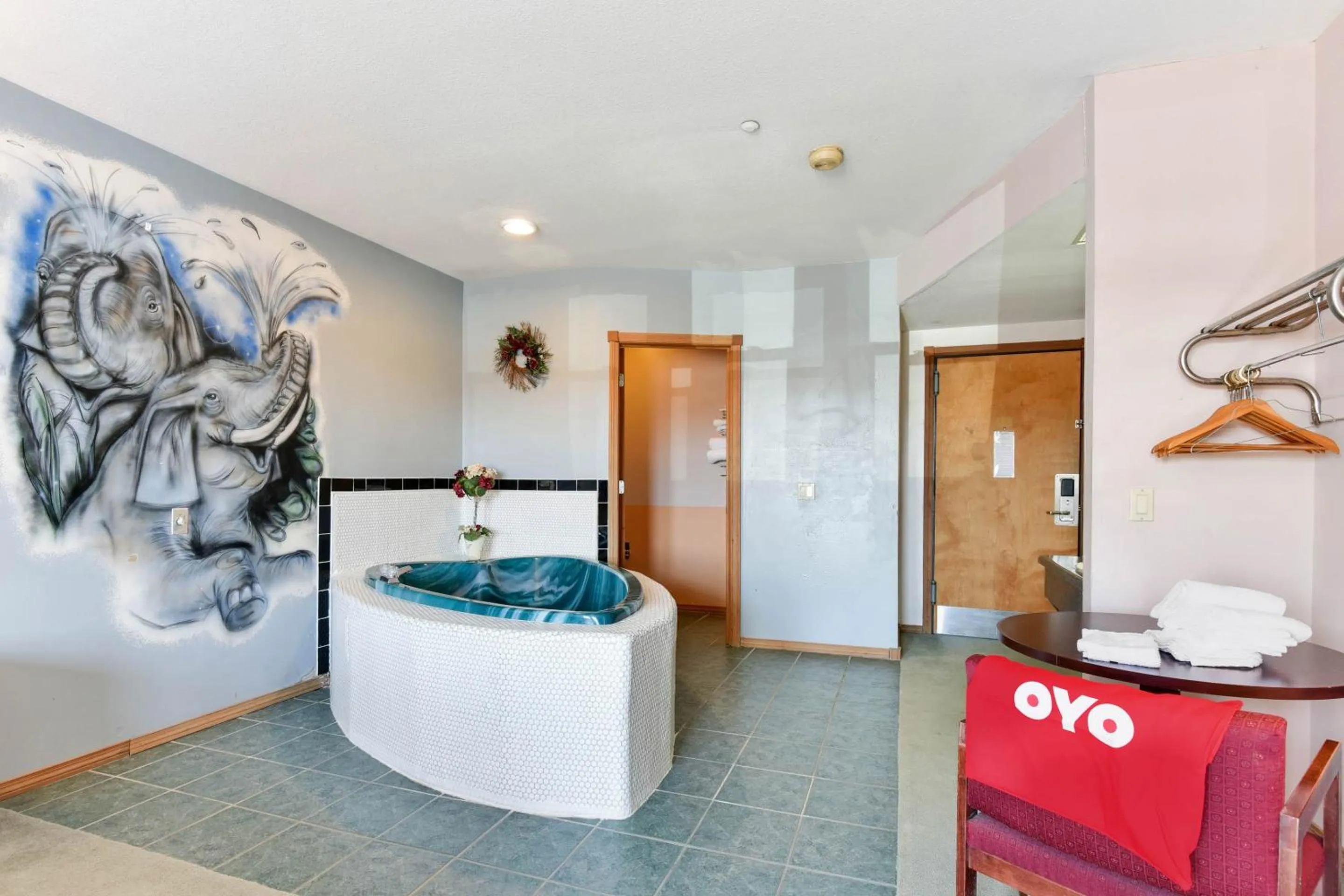 Bedroom in Casa Loma Inn & Suites by OYO Davenport IA near I-80