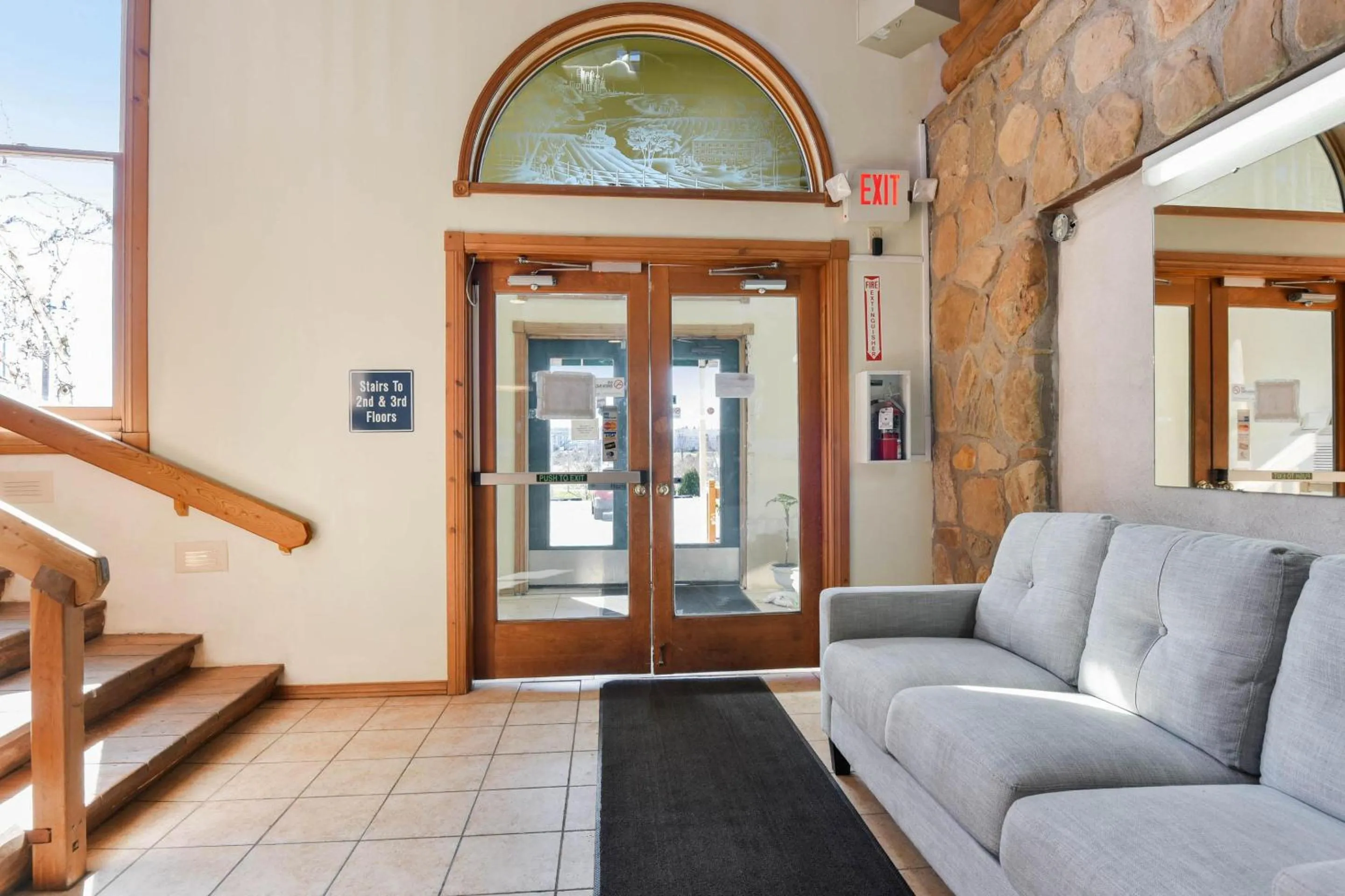 Lobby or reception in Casa Loma Inn & Suites by OYO Davenport IA near I-80