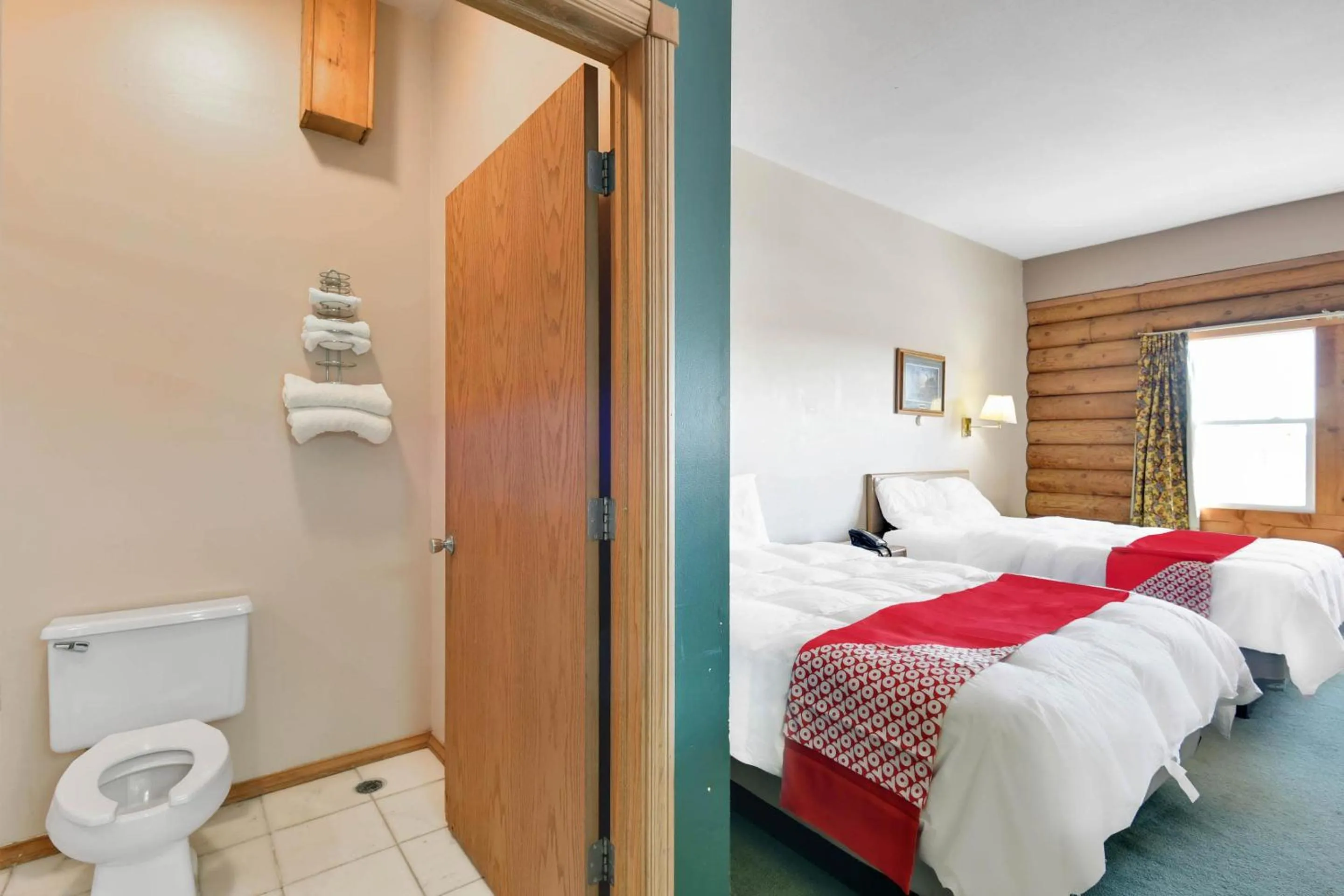 Bathroom in Casa Loma Inn & Suites by OYO Davenport IA near I-80