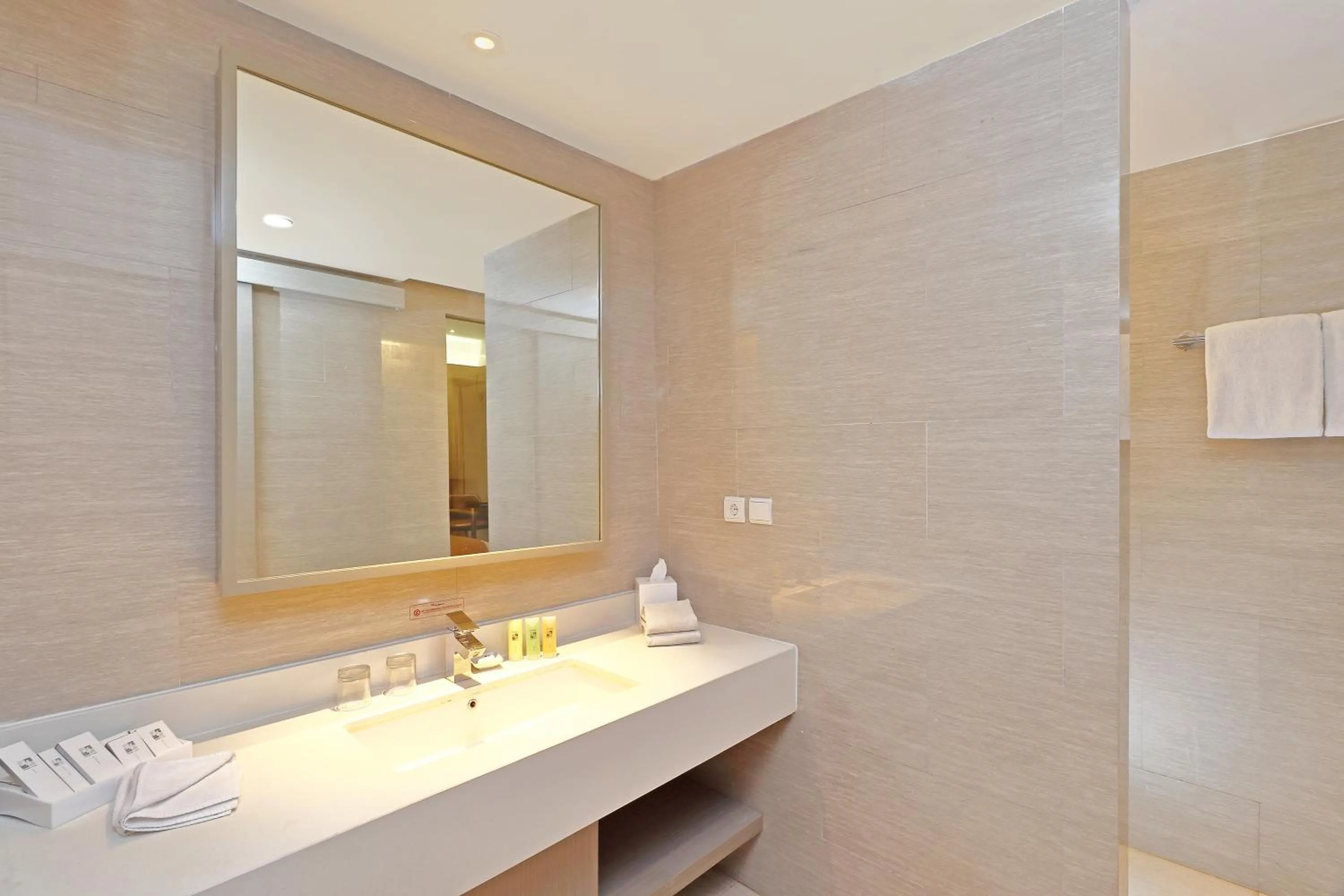 Shower in Swiss-Belhotel Cirebon