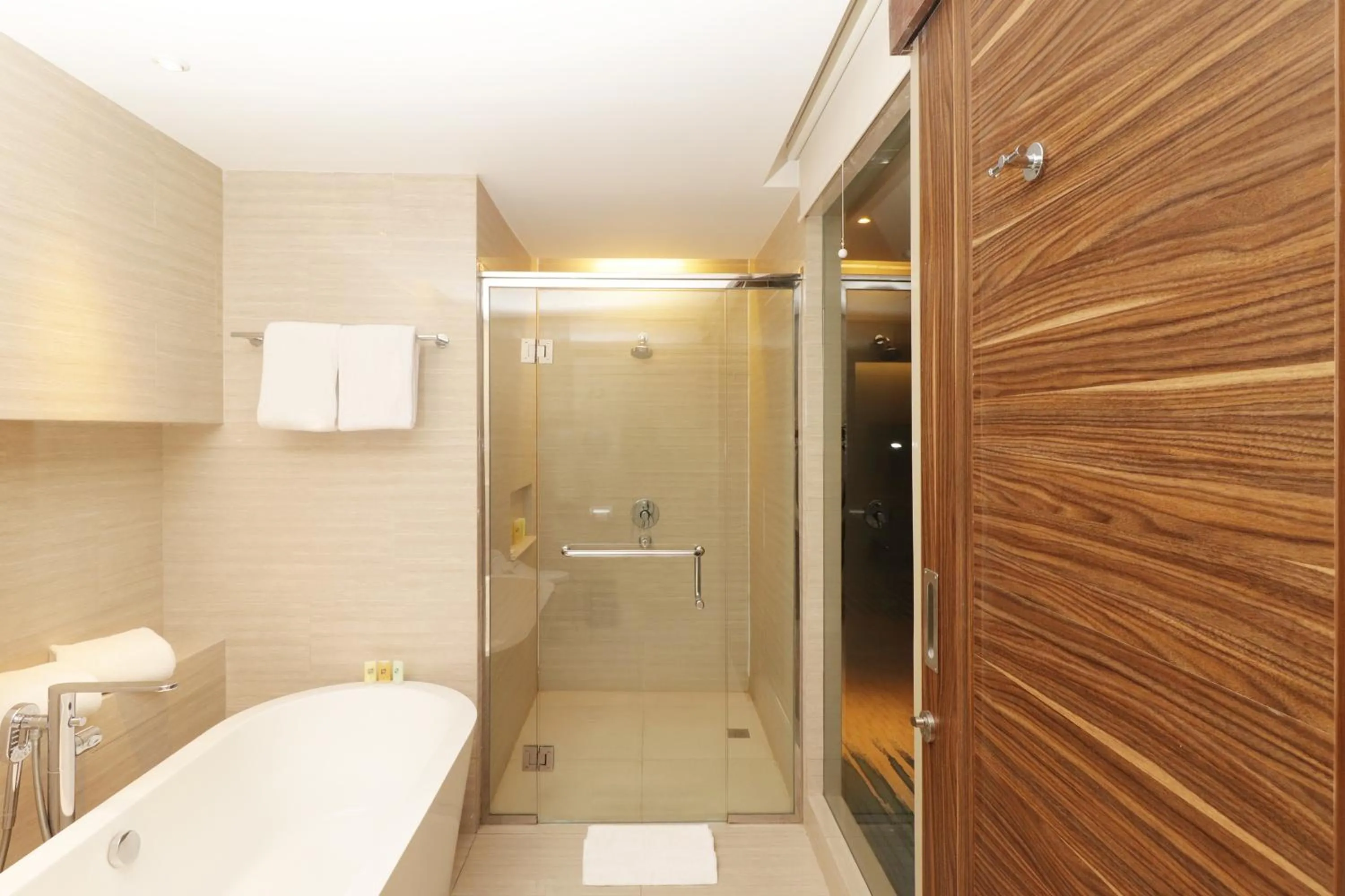 Shower in Swiss-Belhotel Cirebon