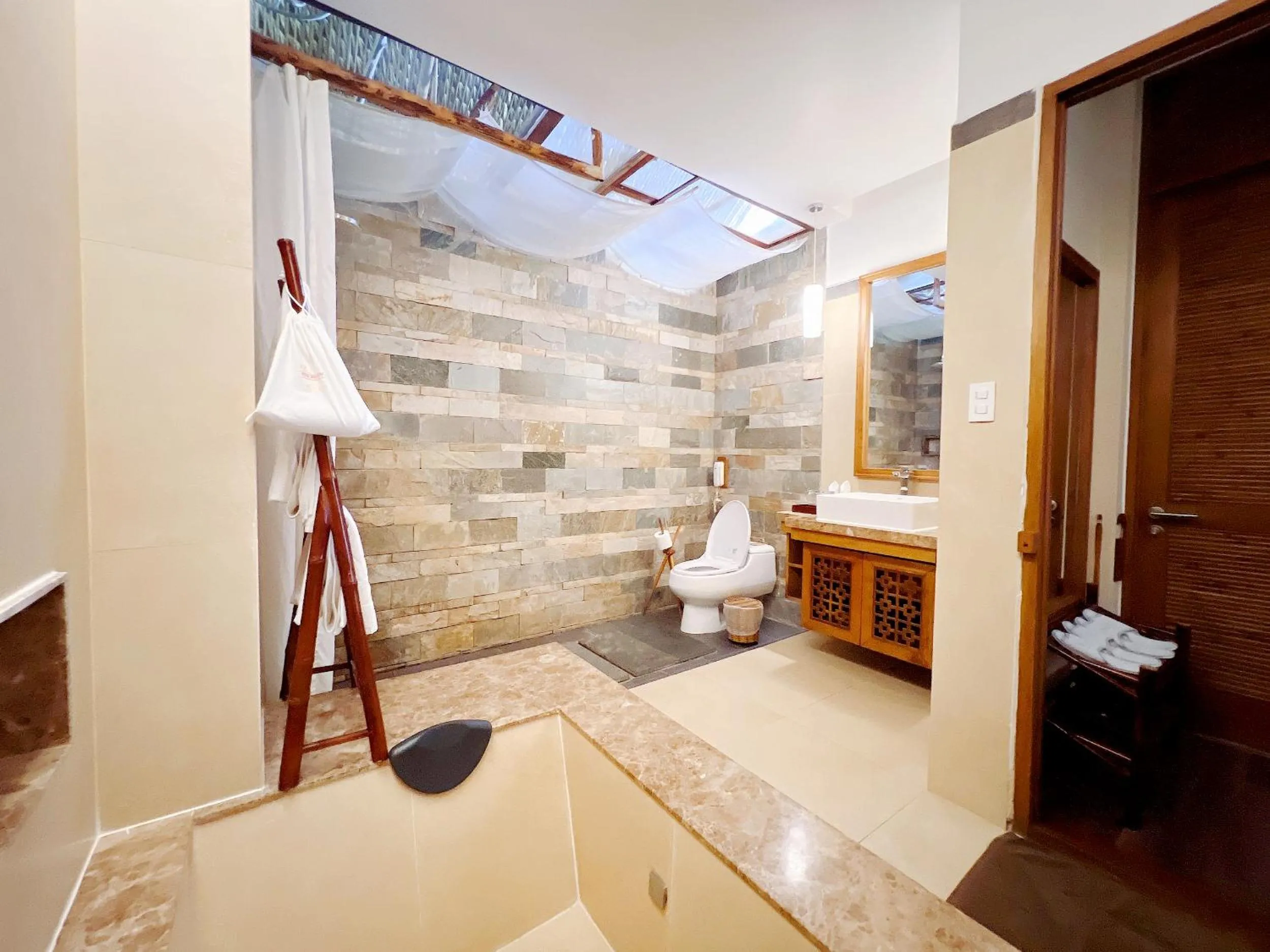 Shower in Aroma Beach Resort and Spa