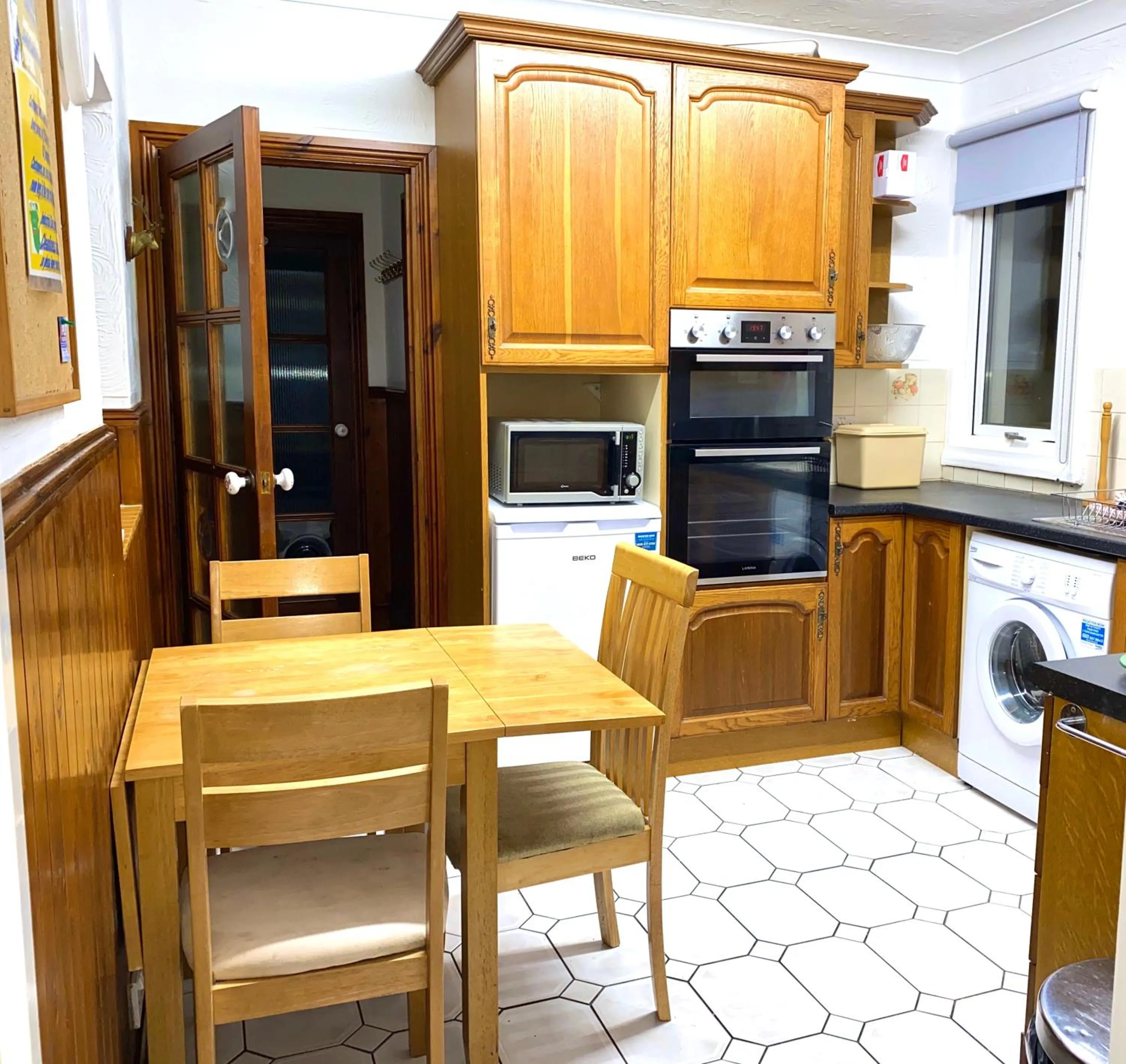 Kitchen or kitchenette in Seaford Lodge Apartments