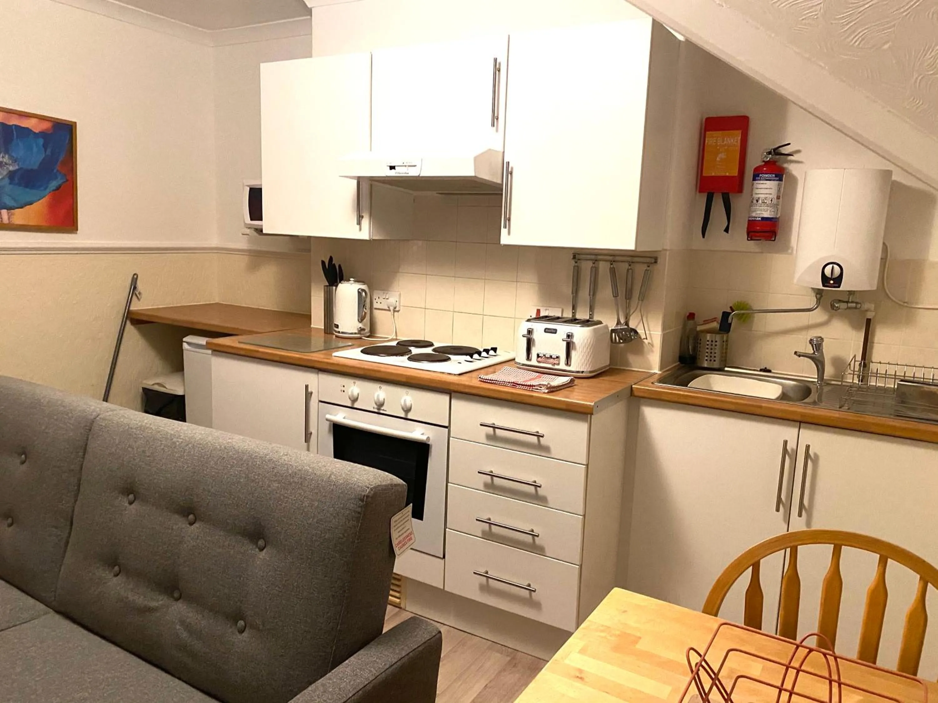 Kitchen or kitchenette in Seaford Lodge Apartments