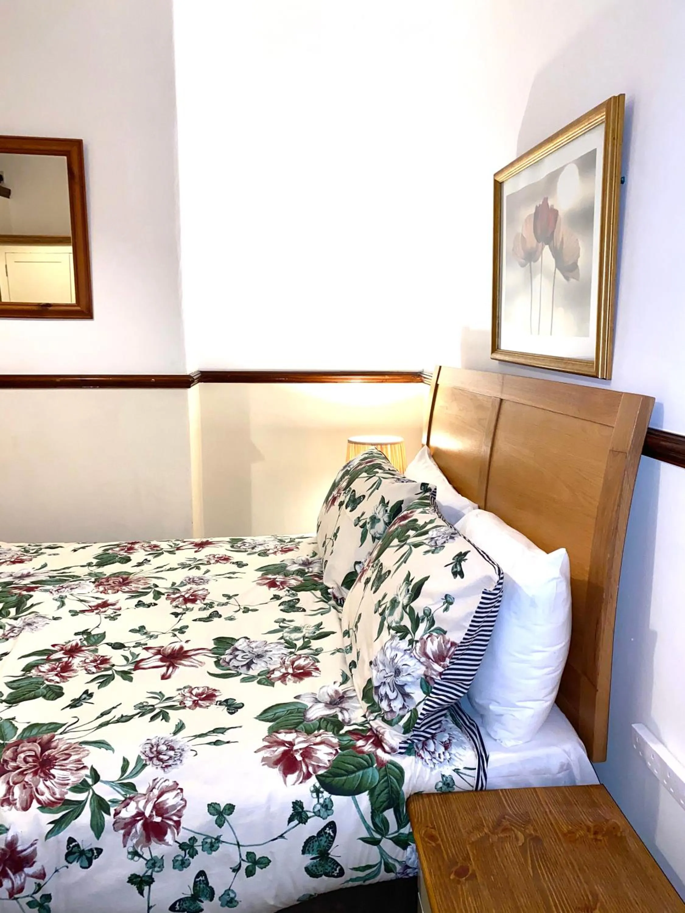 Bedroom, Bed in Seaford Lodge Apartments