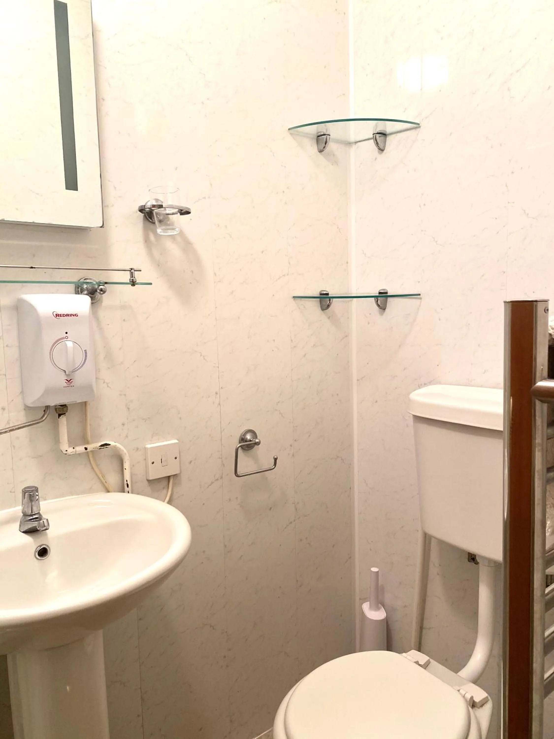 Bathroom in Seaford Lodge Apartments