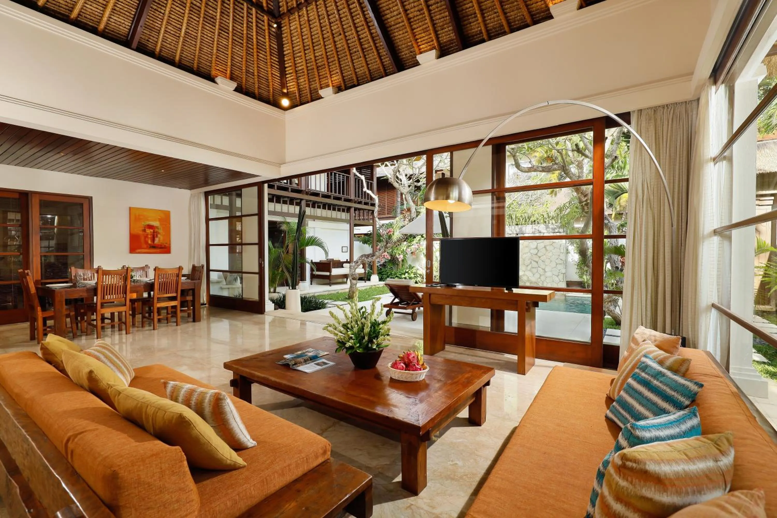 Communal lounge/ TV room in Jimbaran Beach Villas by Nakula