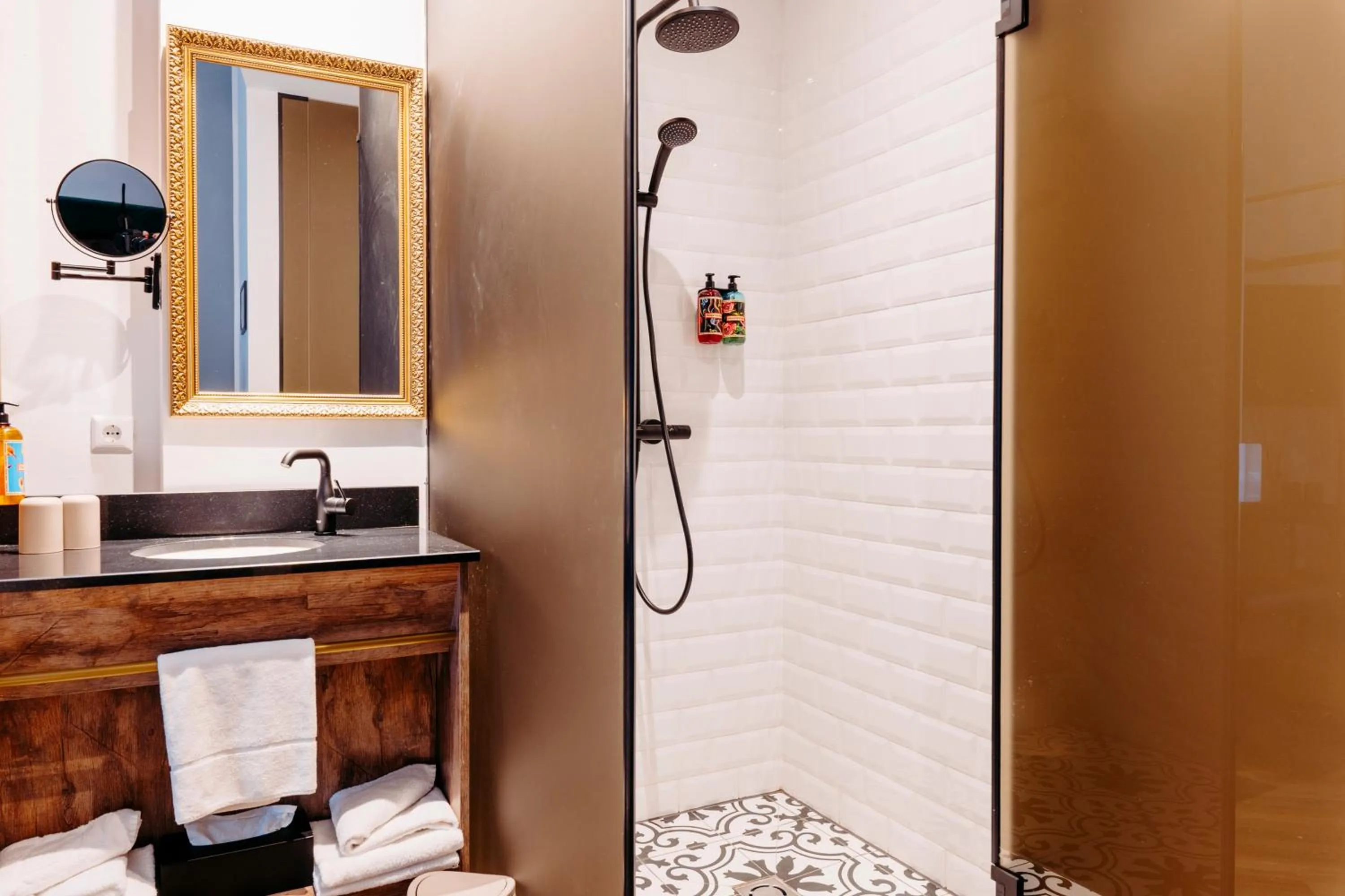 Shower in Hotel Palais26