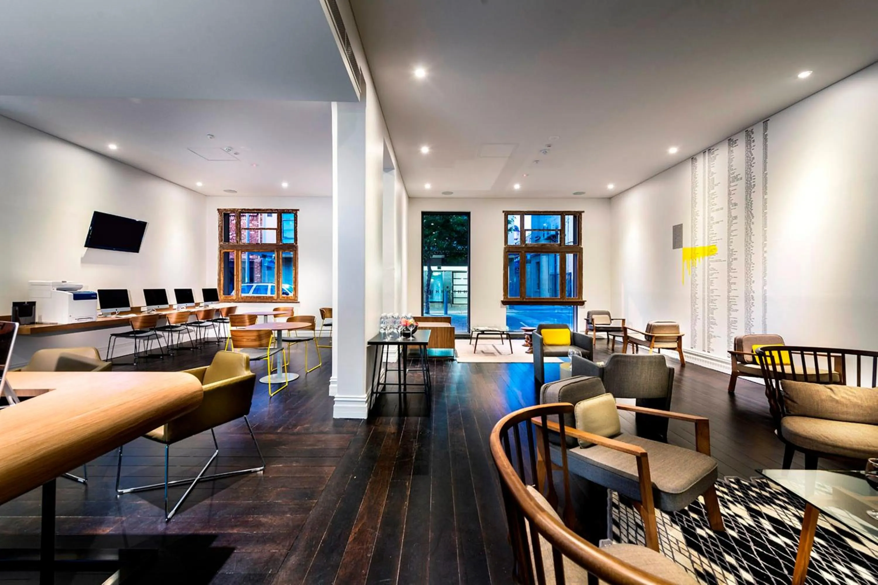 Communal lounge/ TV room in Hougoumont Hotel Fremantle