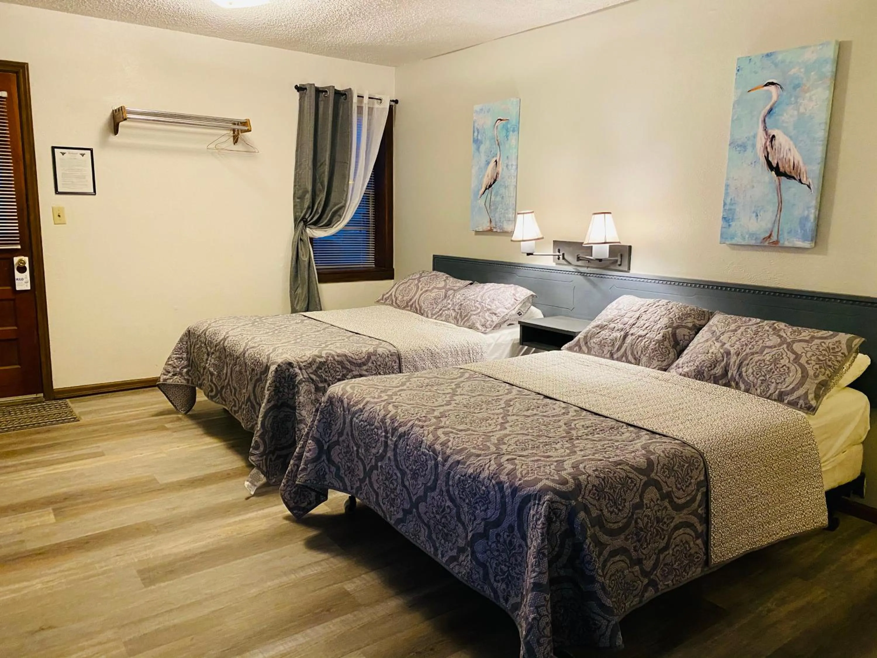 Bed in Rockwood Resort Motel