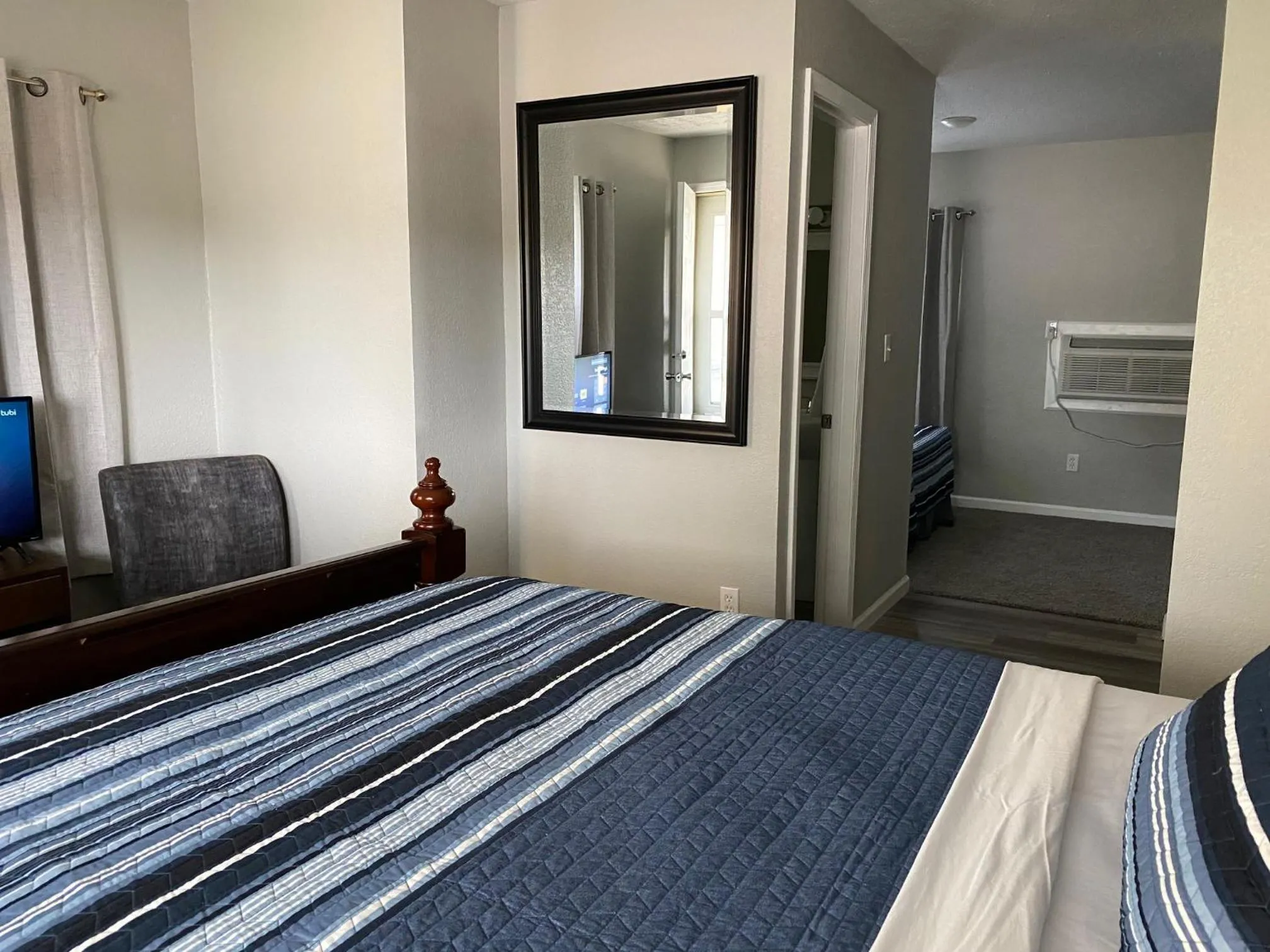 Bed in Rockwood Resort Motel