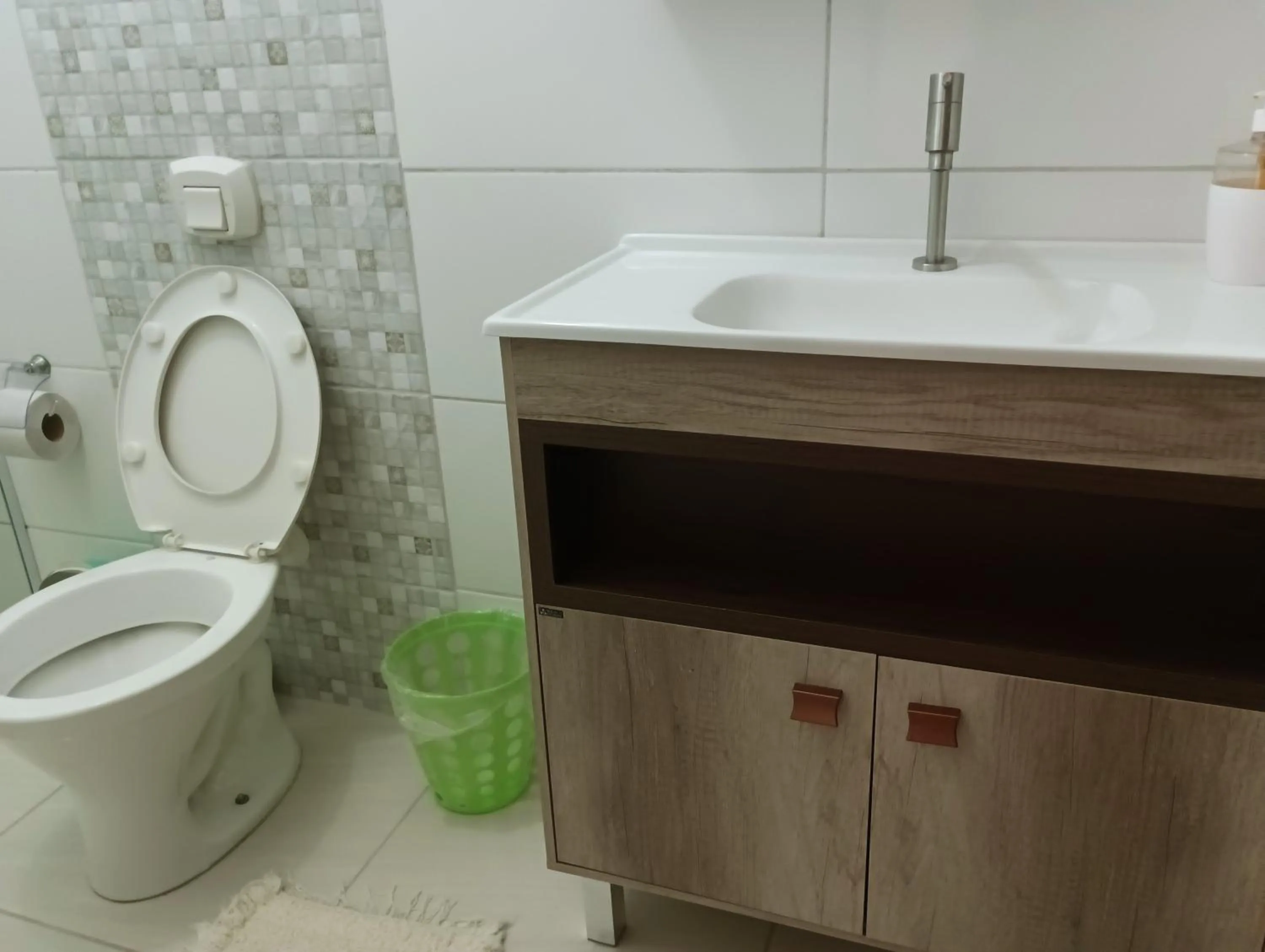 Shower in Pousada Executiva SolRiso Aeroporto Florianópolis