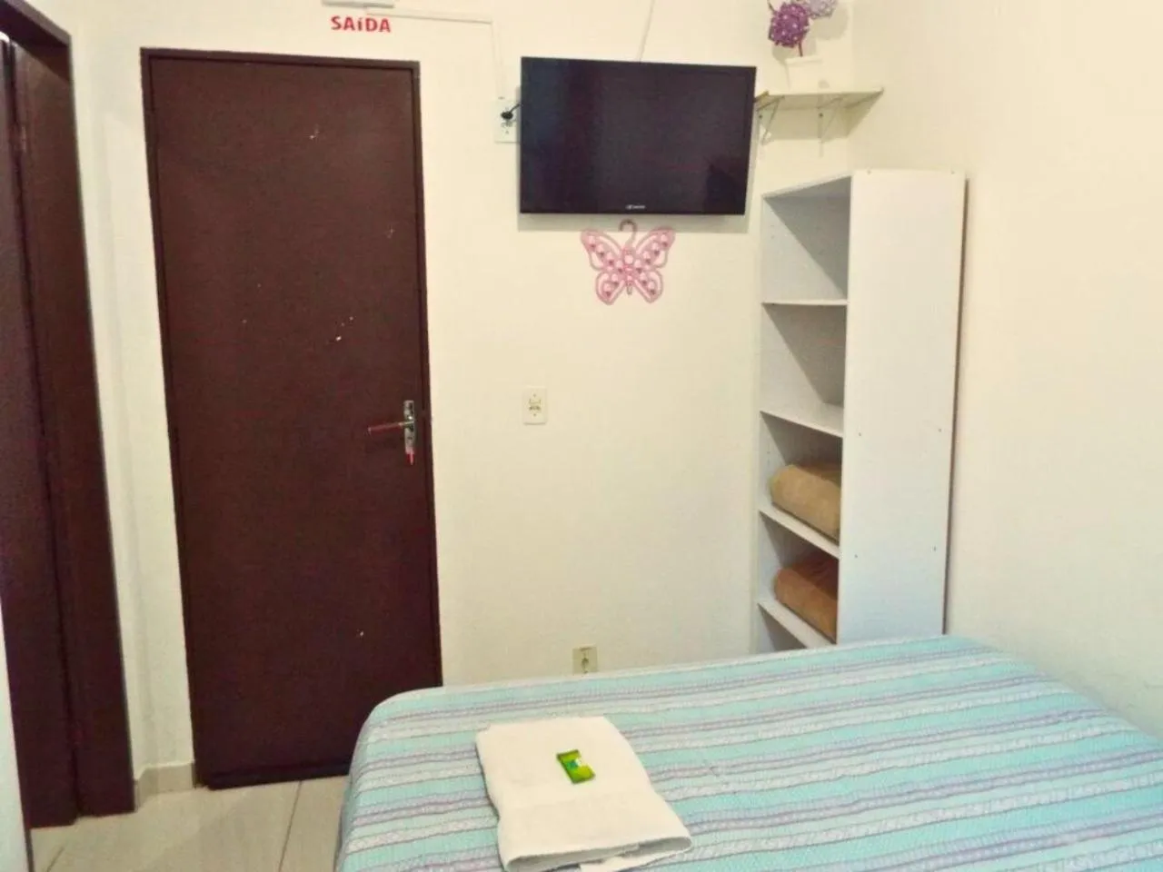 Communal lounge/ TV room, Bed in Pousada Executiva SolRiso Aeroporto Florianópolis