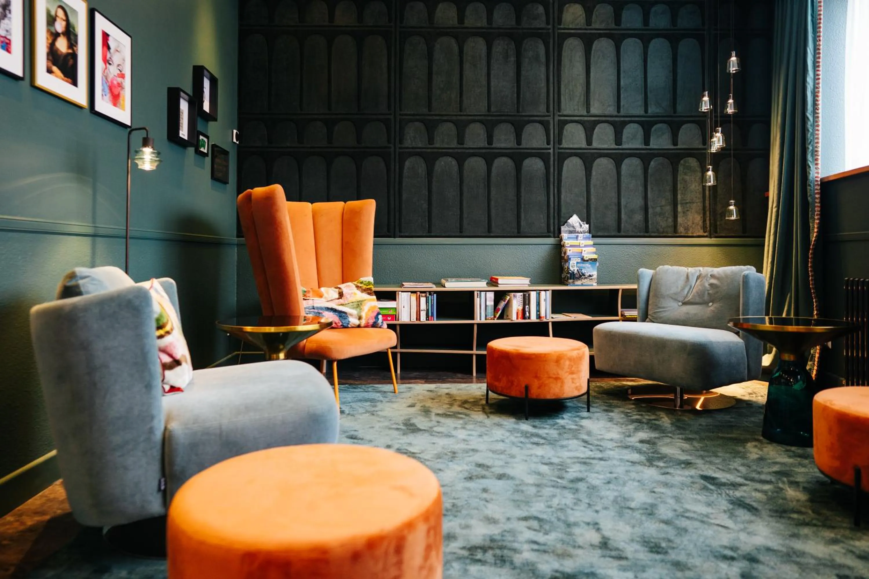 Restaurant/places to eat in Hotel City