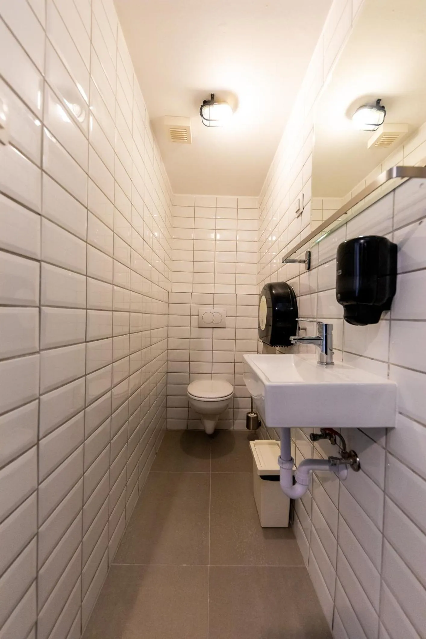 Toilet in Adagio Hostel Basilica