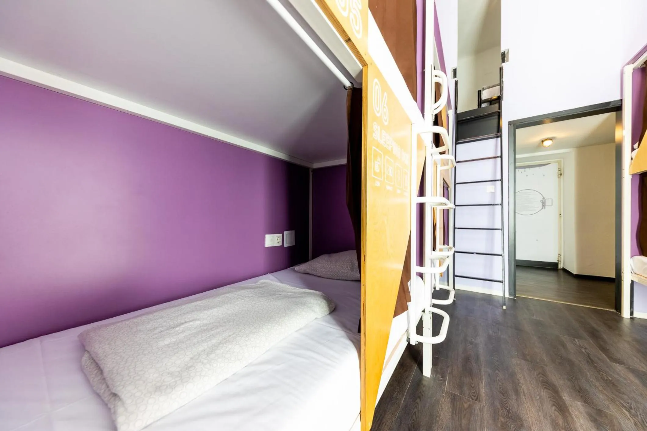 Bedroom, Bed in Adagio Hostel Basilica