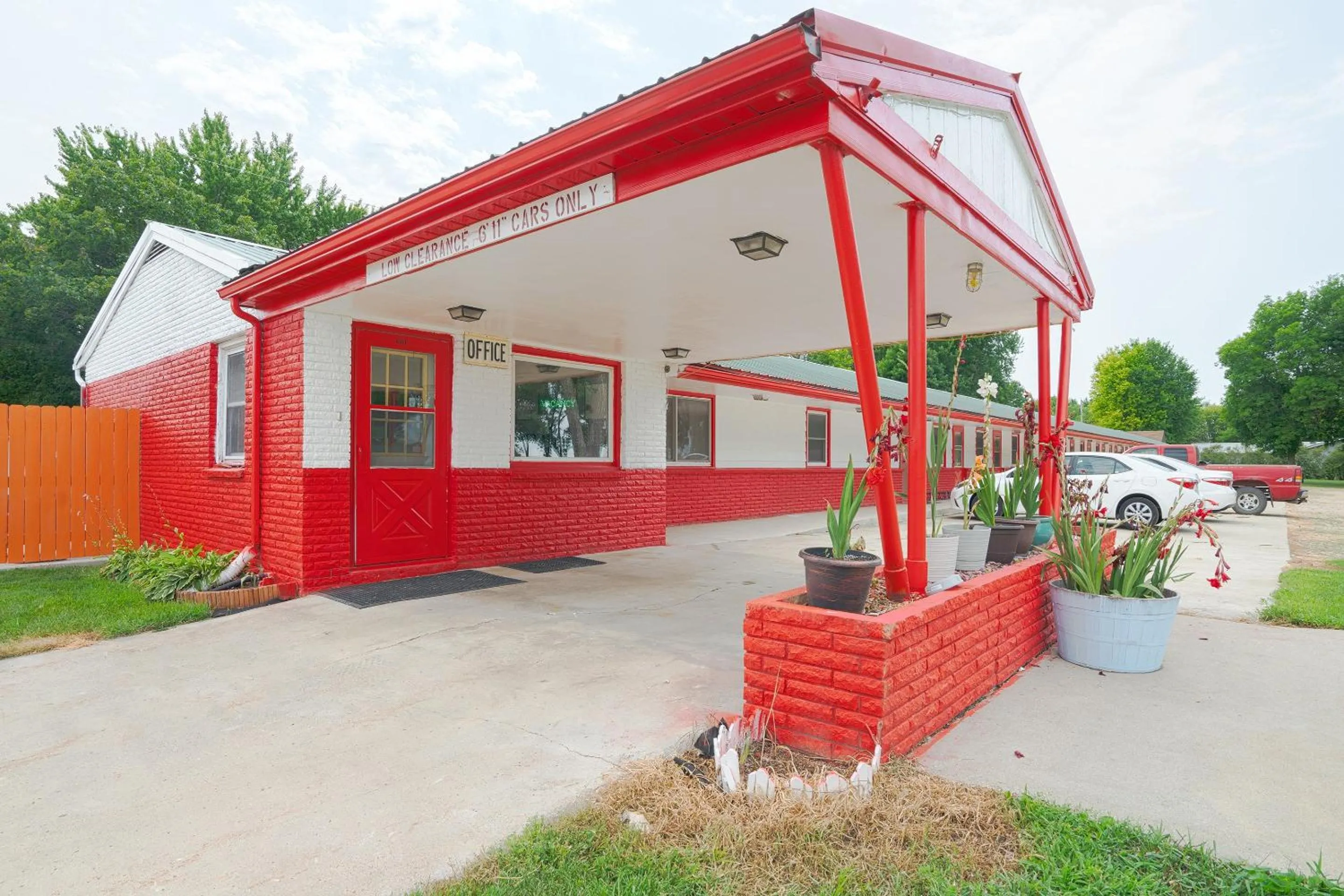 Facade/entrance in OYO Hotel Lamberton Hwy 14