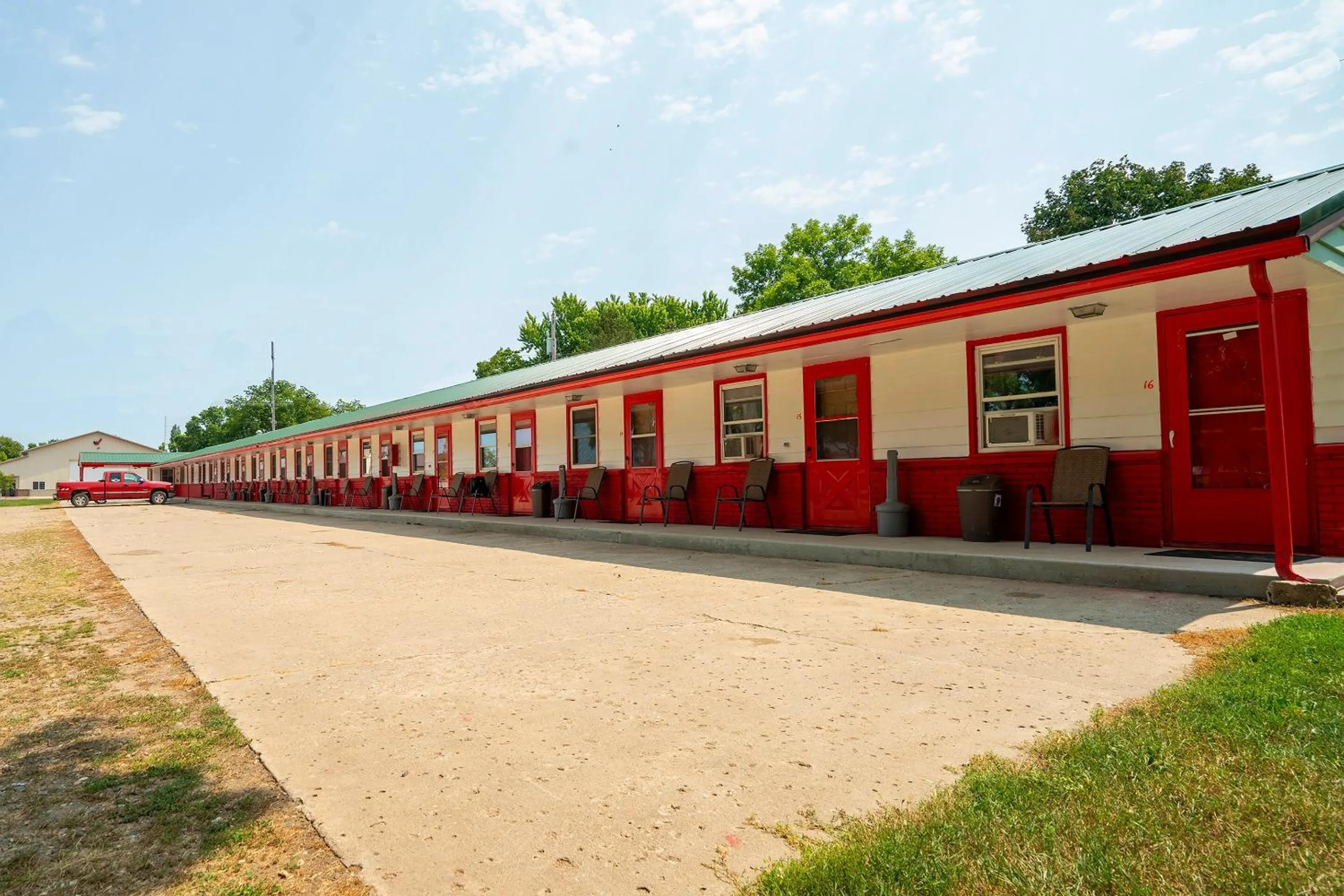 Facade/entrance in OYO Hotel Lamberton Hwy 14