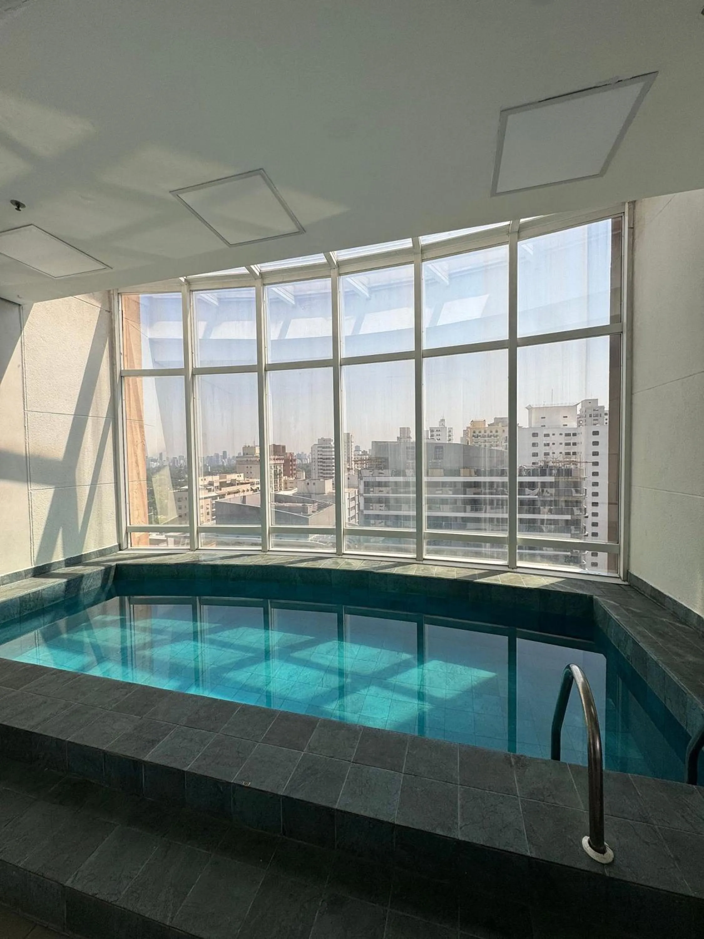 Swimming pool in Get a Flat 1103/Jardins /Paulista