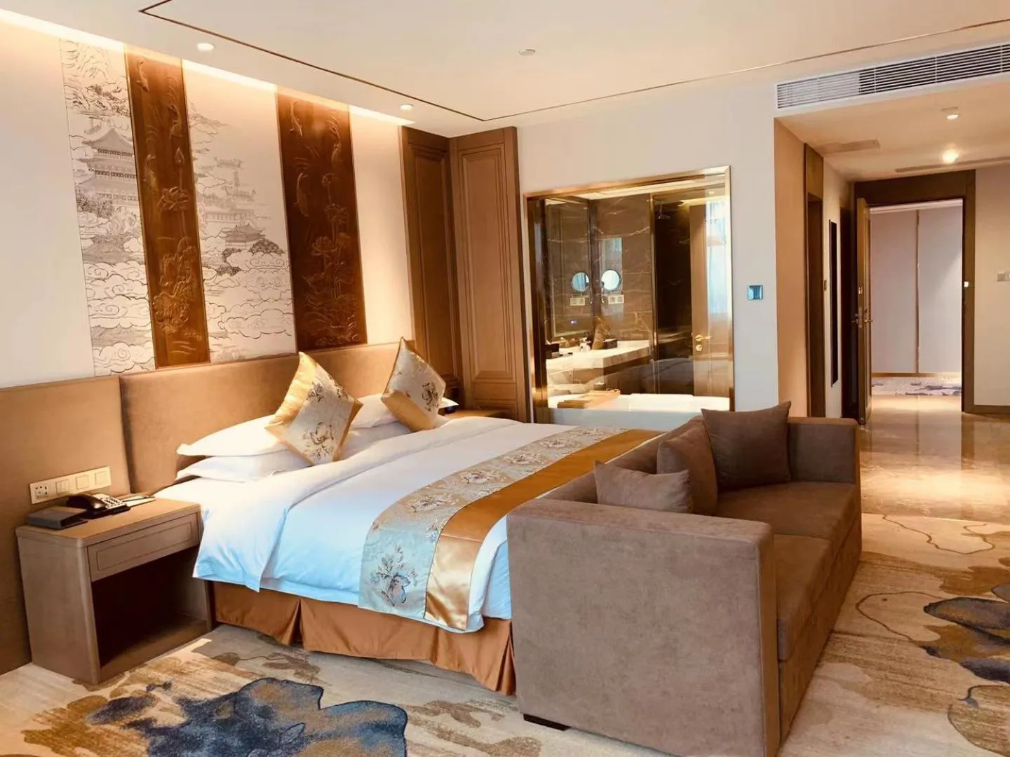 Bed in Baoying Jinling Hotel