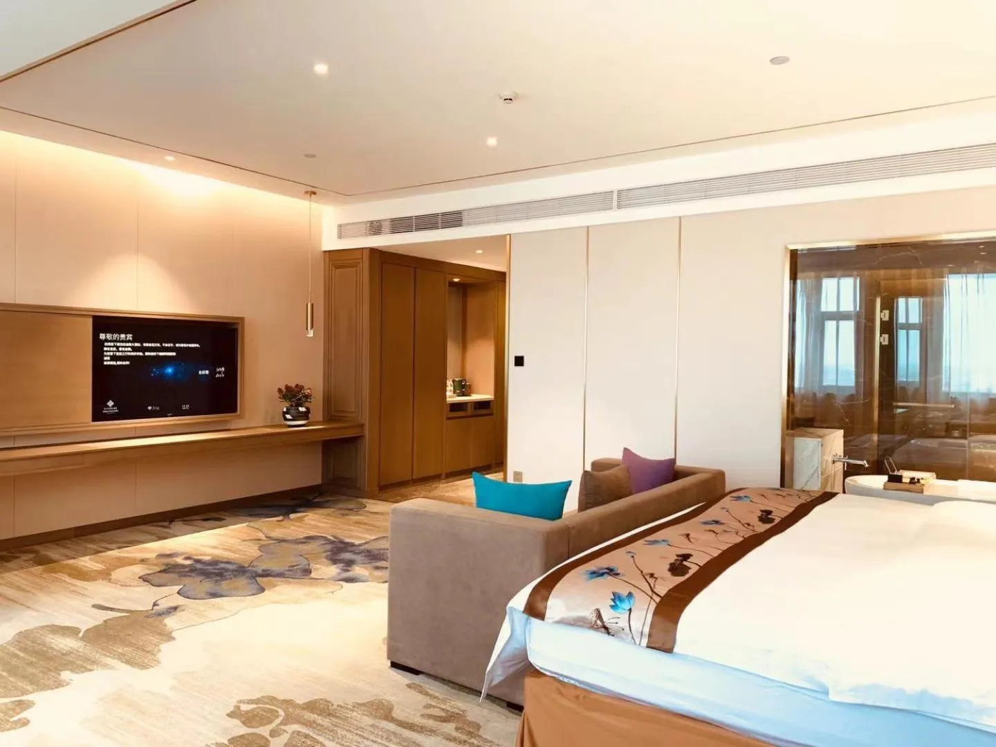 Bed in Baoying Jinling Hotel