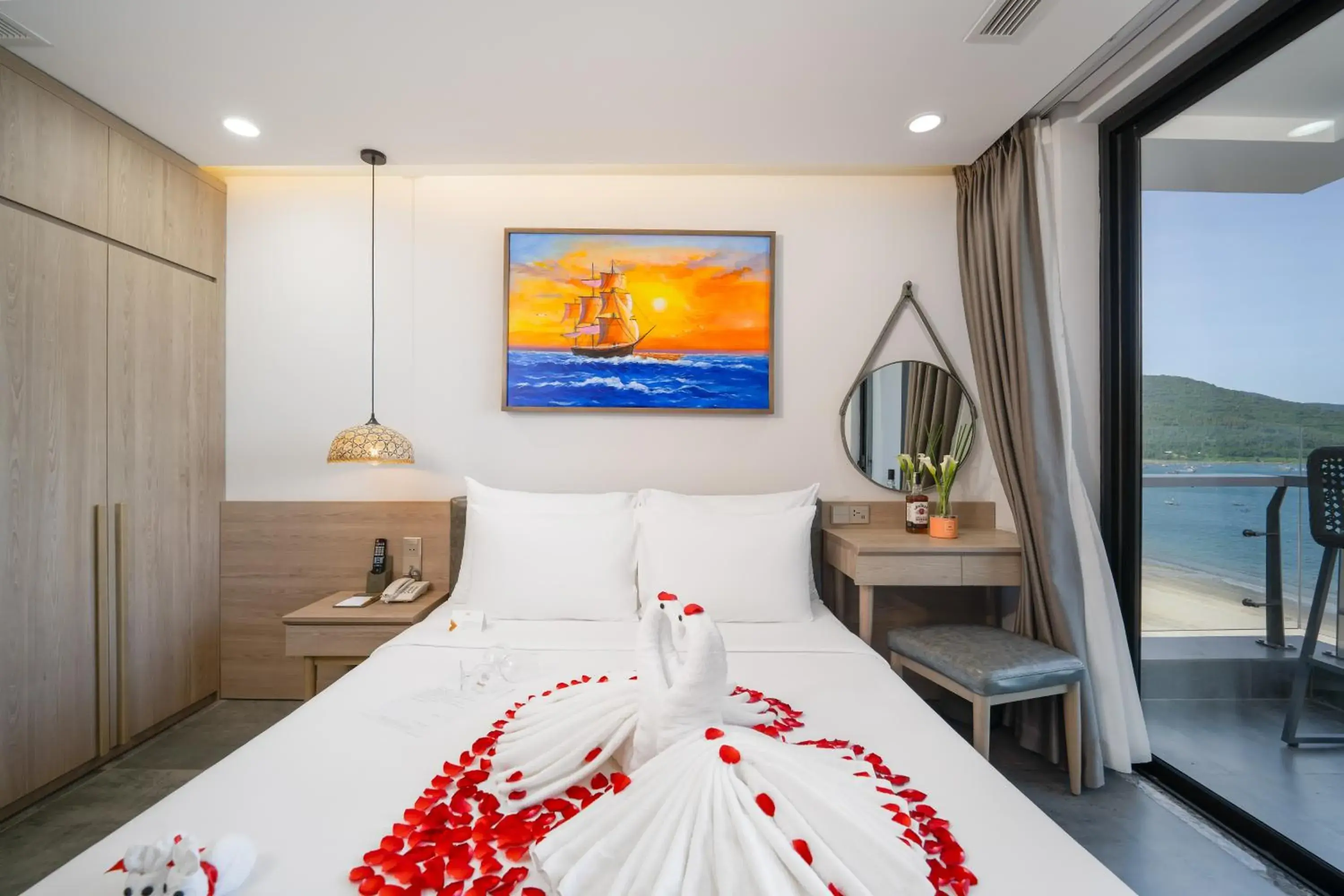 Deluxe Double Room with Balcony and Ocean View in Nguyen Gia Hotel Deluxe Double Room with Balcony and Ocean View in Nguyen Gia Hotel